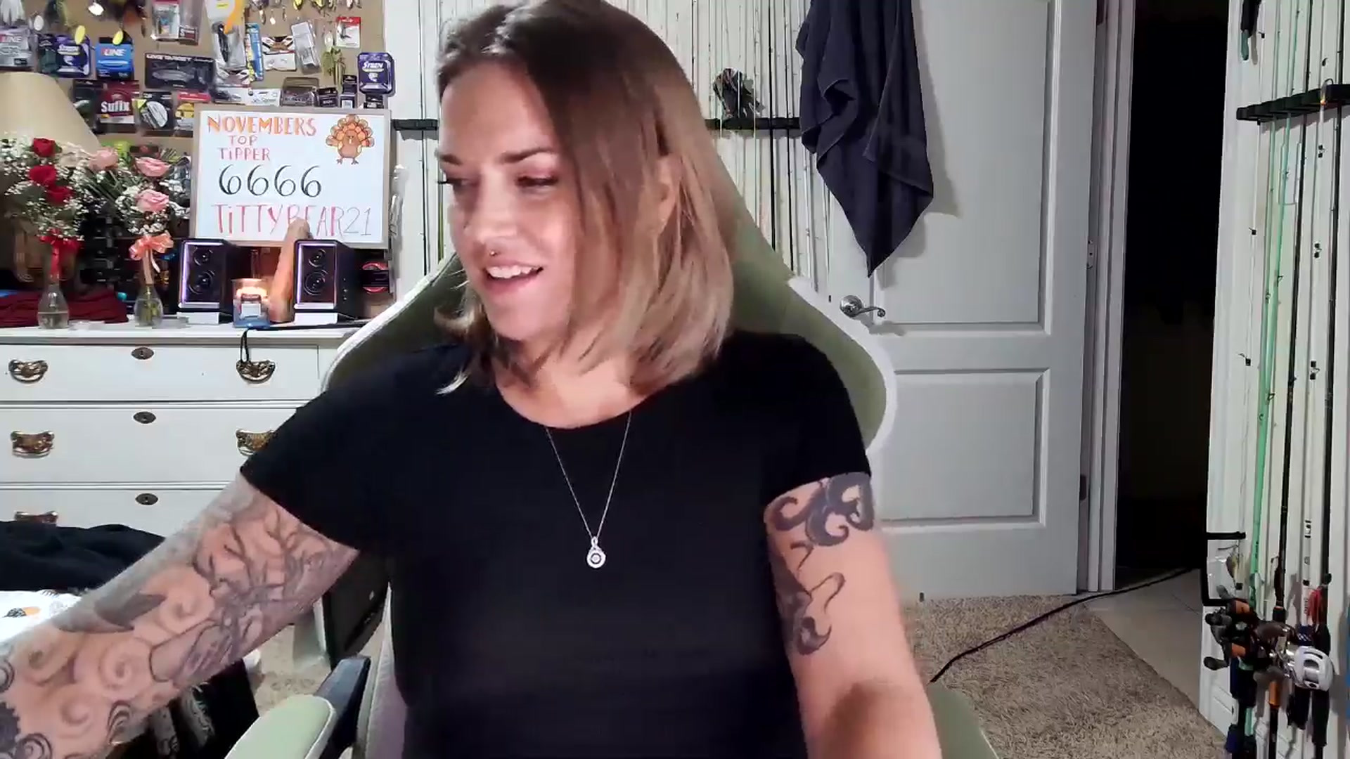 Gallery image thumbnail from Rose_Kitten's myfreecams stream on, 11/14/2024, 03:37 image 6 of 20