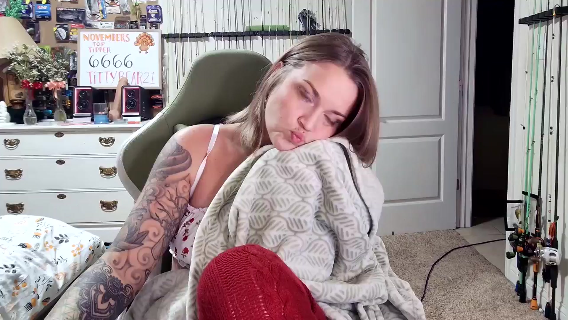 Gallery image thumbnail from Rose_Kitten's myfreecams stream on, 11/22/2024, 02:54 image 15 of 20