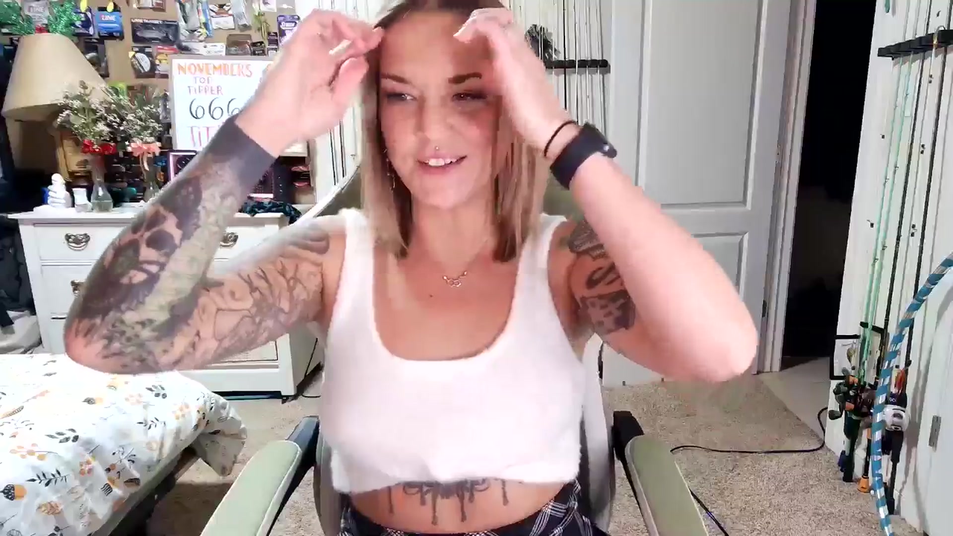 Gallery image thumbnail from Rose_Kitten's myfreecams stream on, 11/23/2024, 03:33 image 4 of 20