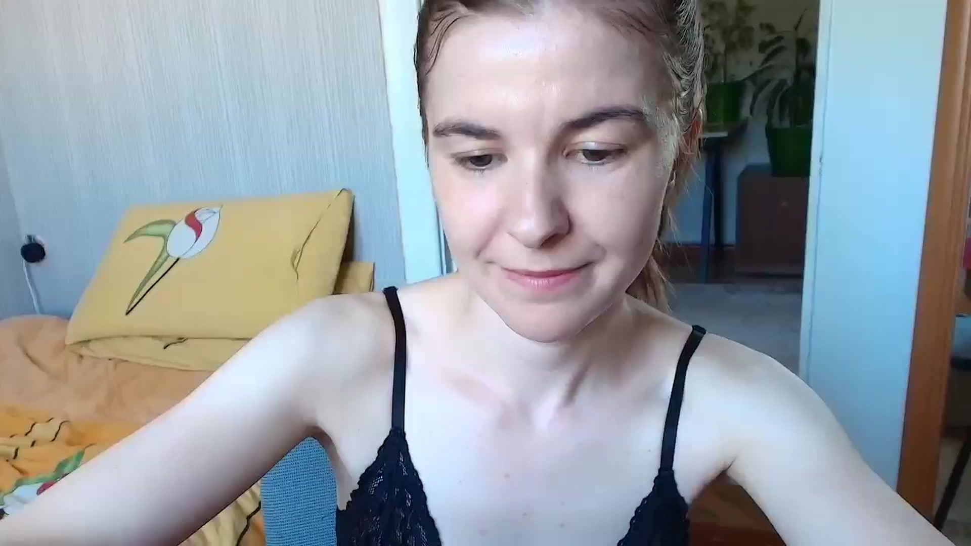 Gallery image thumbnail from Rose_Poetry's myfreecams stream on, 05/01/2025, 14:33 image 18 of 20