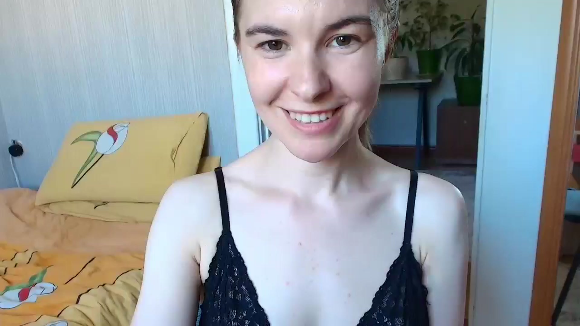 Gallery image thumbnail from Rose_Poetry's myfreecams stream on, 05/01/2025, 14:33 image 16 of 20