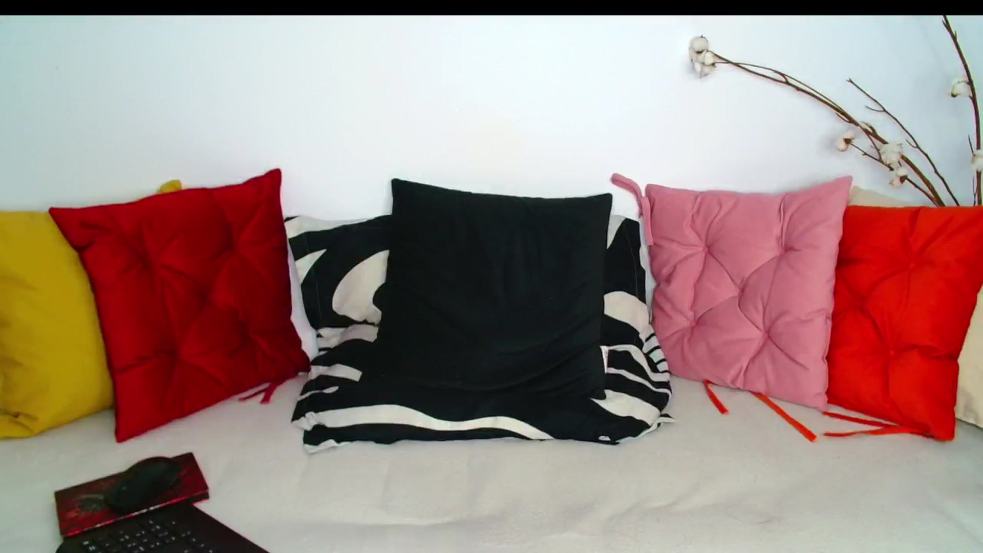 Gallery image thumbnail from Rose__Heart's myfreecams stream on, 08/26/2024, 23:24 image 12 of 20