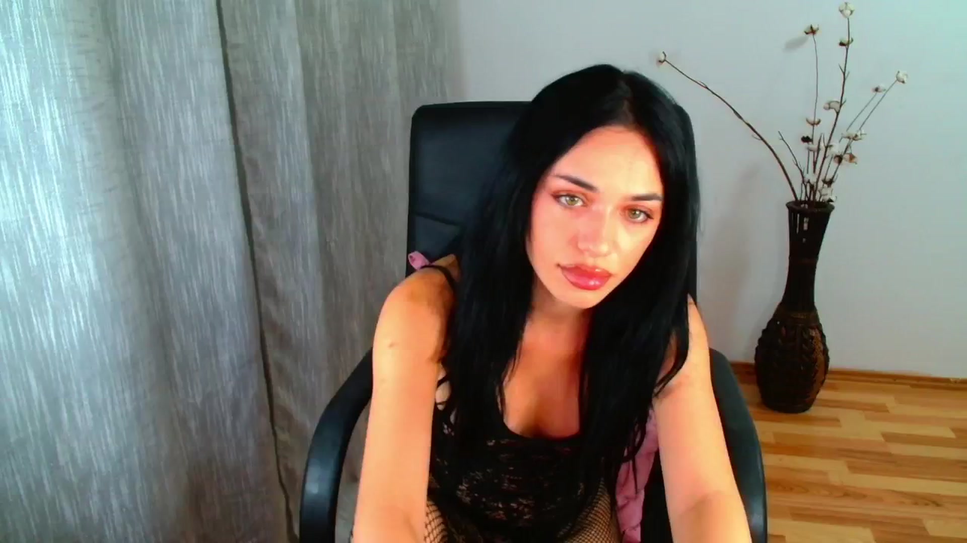 Gallery image thumbnail from Rose__Heart's myfreecams stream on, 09/11/2024, 21:40 image 6 of 20