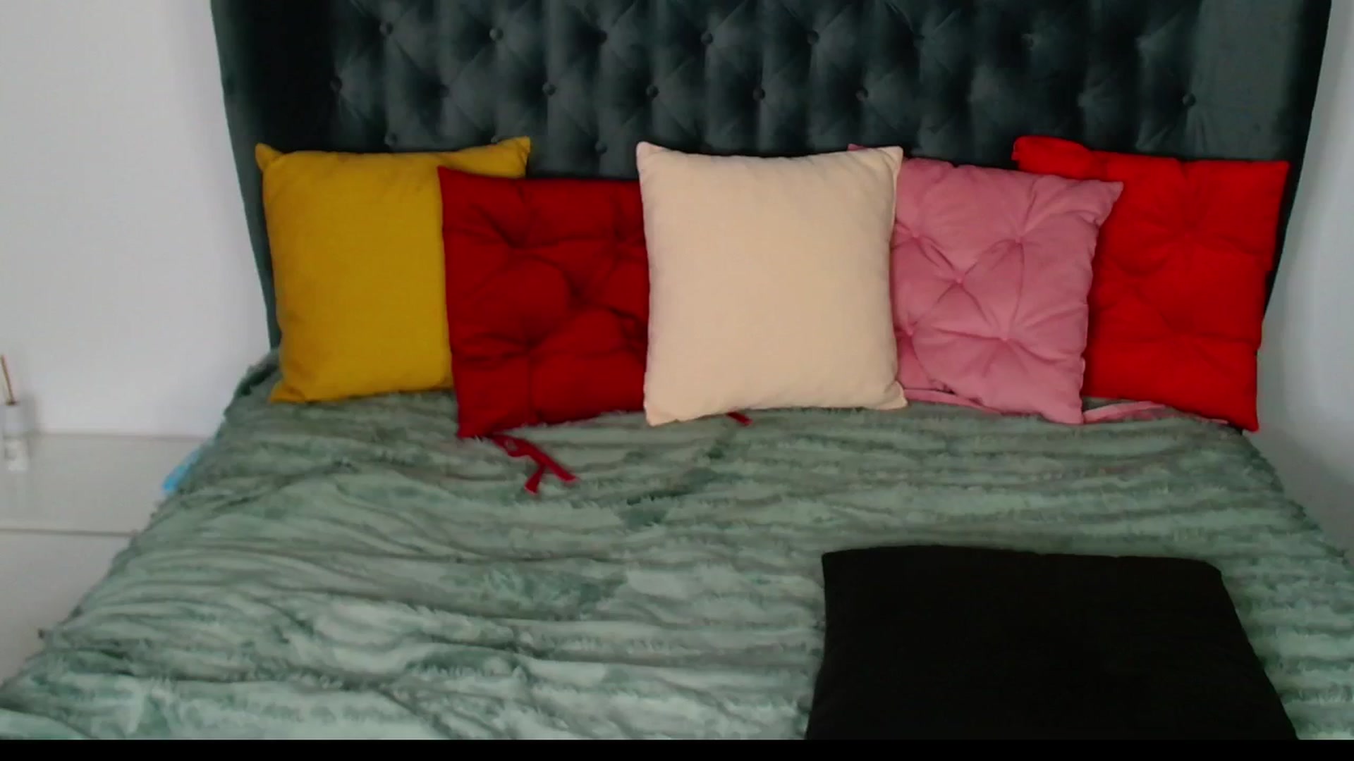 Gallery image thumbnail from Rose__Heart's myfreecams stream on, 10/17/2024, 21:50 image 5 of 20