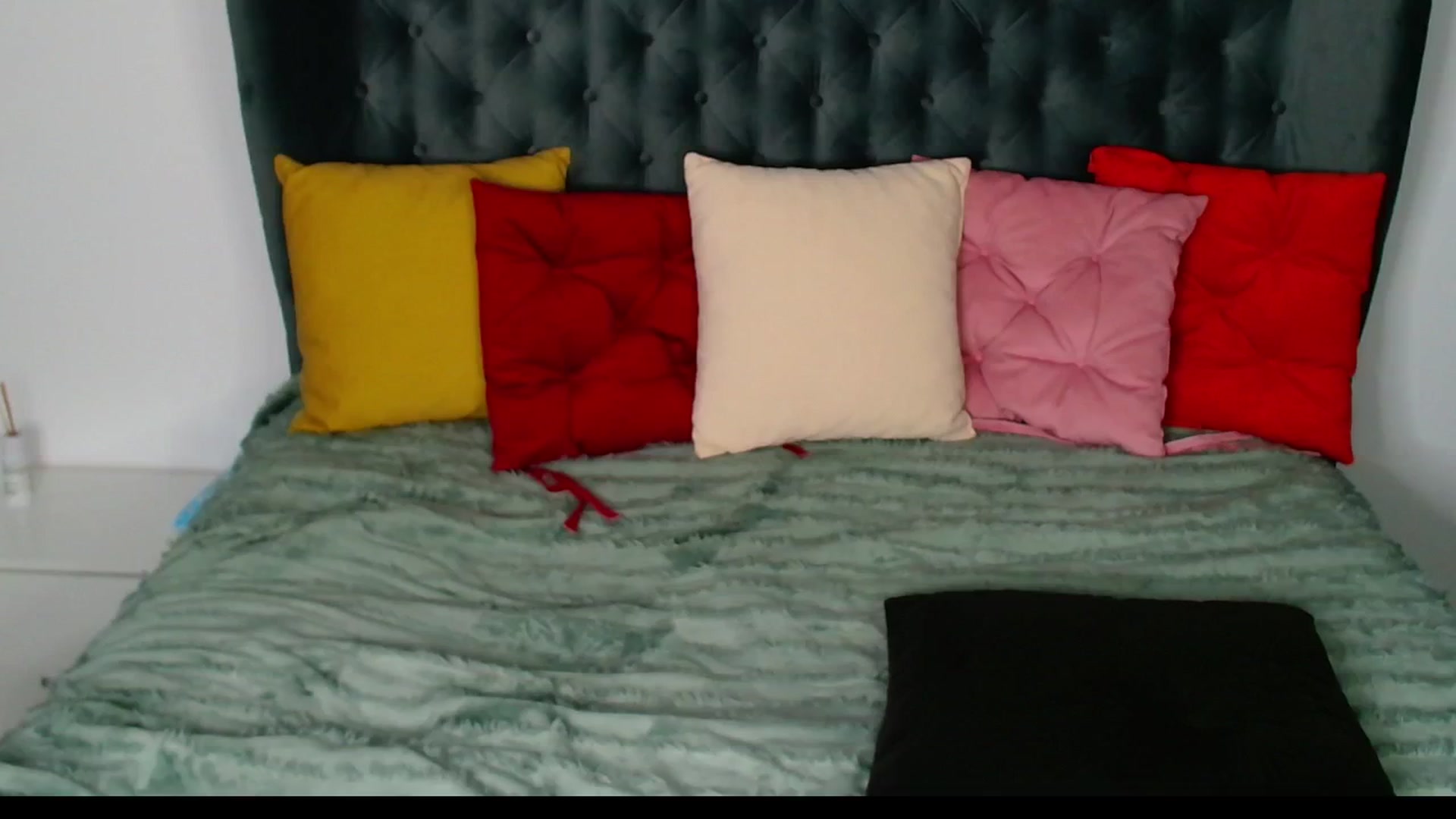 Gallery image thumbnail from Rose__Heart's myfreecams stream on, 10/17/2024, 21:50 image 2 of 20