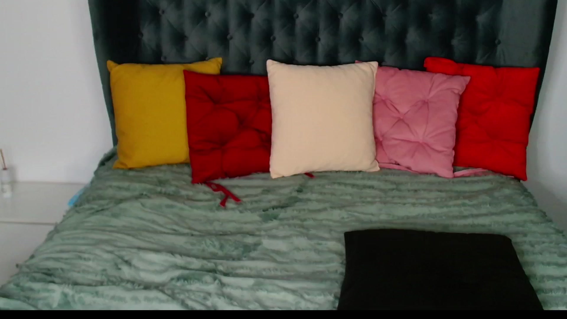 Gallery image thumbnail from Rose__Heart's myfreecams stream on, 10/17/2024, 21:50 image 4 of 20