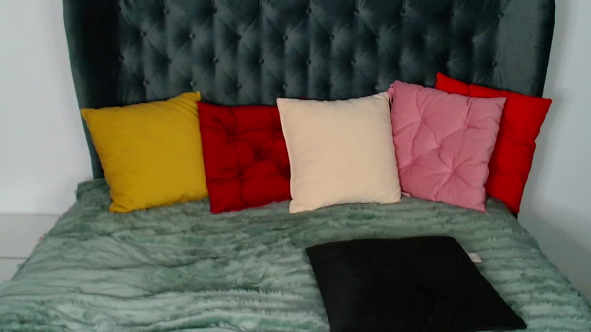 Gallery image thumbnail from Rose__Heart's myfreecams stream on, 10/21/2024, 22:19 image 8 of 20