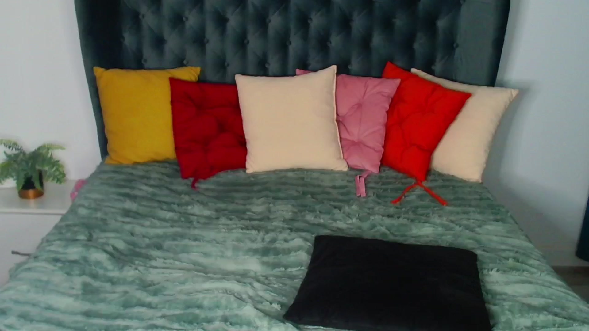 Gallery image thumbnail from Rose__Heart's myfreecams stream on, 11/05/2024, 23:03 image 19 of 20