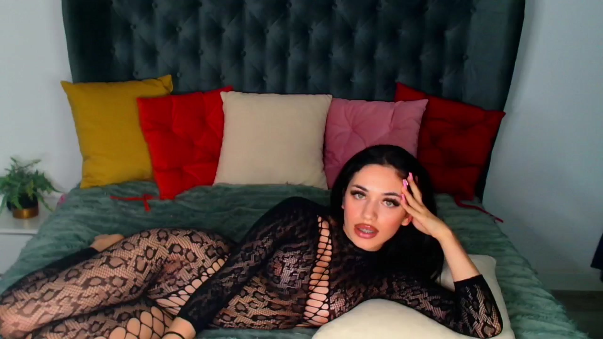 Gallery image thumbnail from Rose__Heart's myfreecams stream on, 11/19/2024, 22:40 image 17 of 20