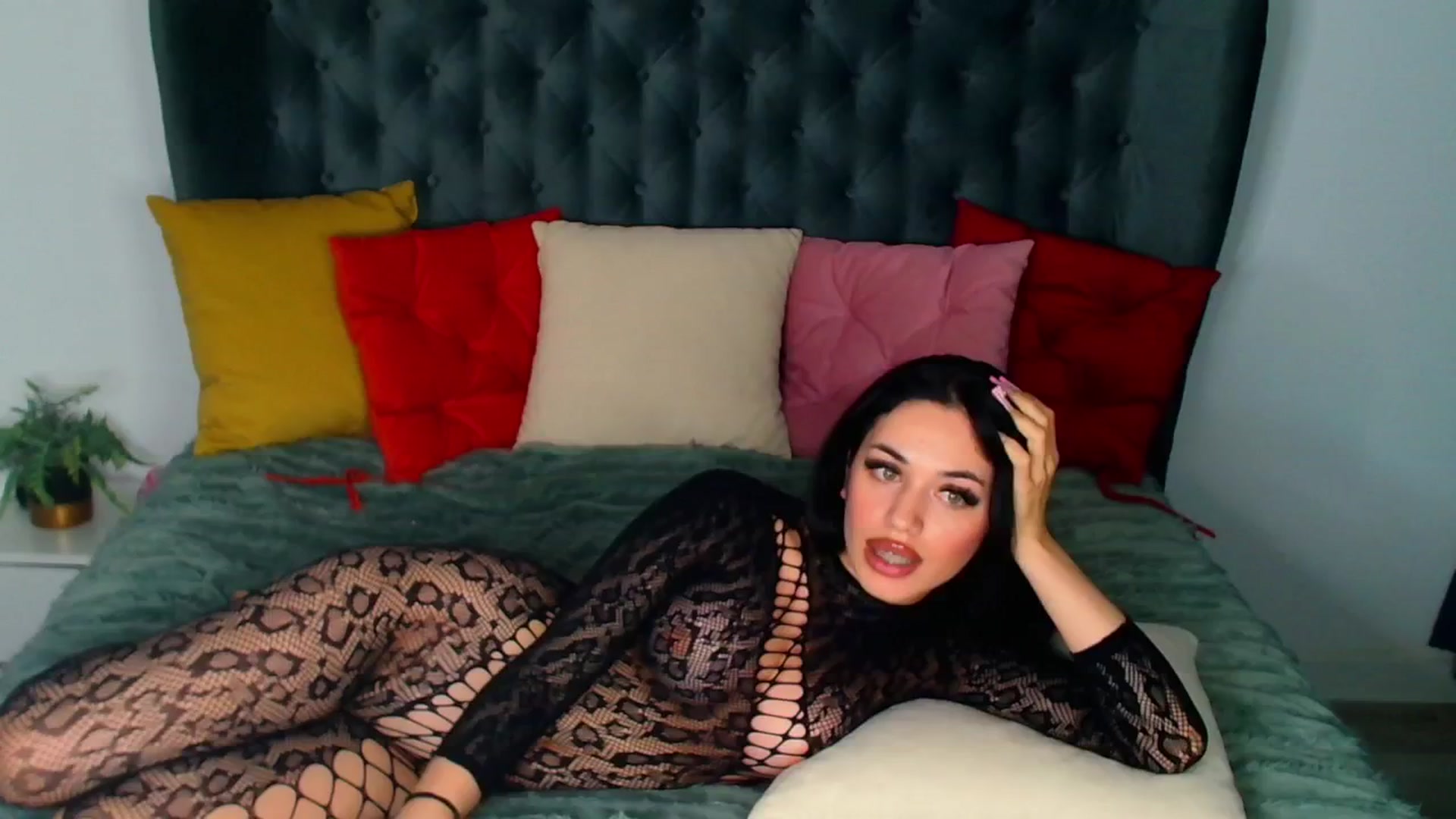 Gallery image thumbnail from Rose__Heart's myfreecams stream on, 11/19/2024, 22:40 image 6 of 20