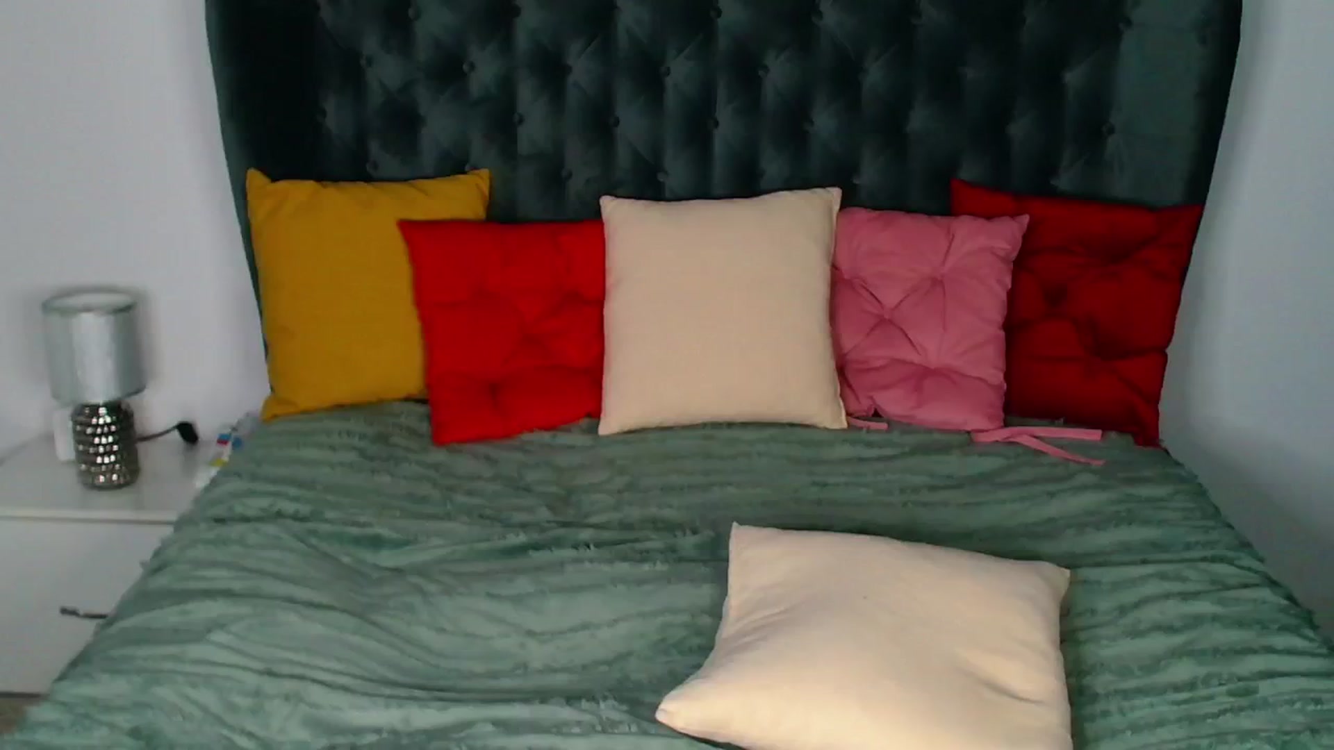 Gallery image thumbnail from Rose__Heart's myfreecams stream on, 12/17/2024, 23:25 image 14 of 20