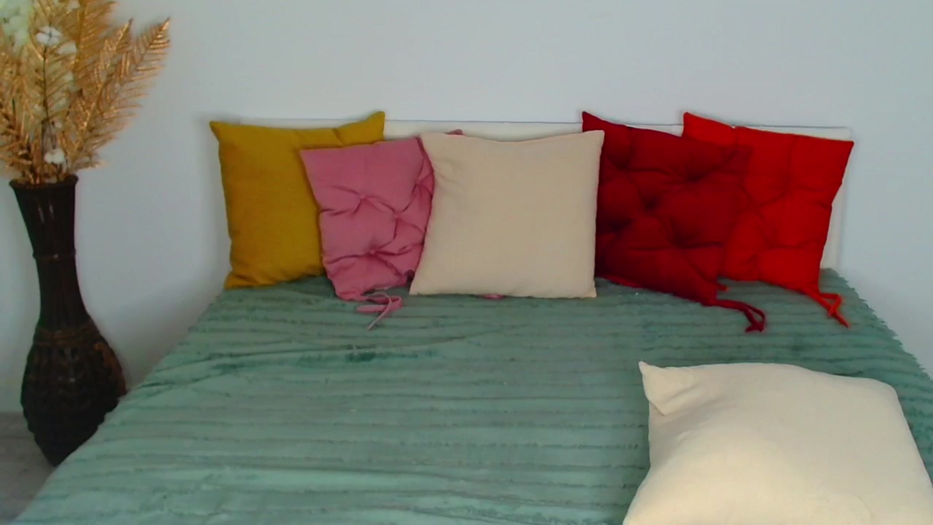 Gallery image thumbnail from Rose__Heart's myfreecams stream on, 03/25/2025, 22:17 image 19 of 20