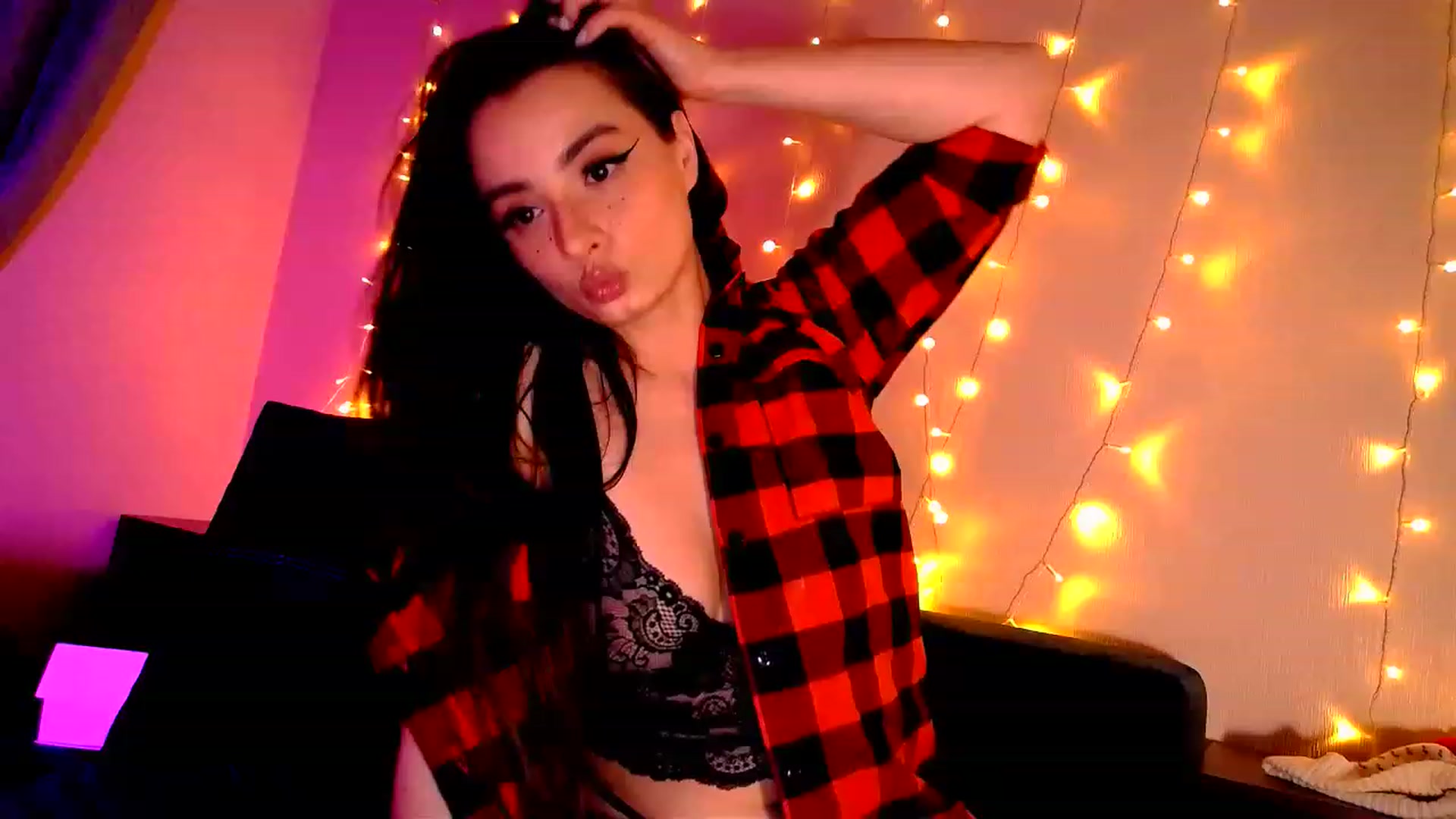 Gallery image thumbnail from Rose_n_Kiss's myfreecams stream on, 12/27/2022, 01:23 image 5 of 20