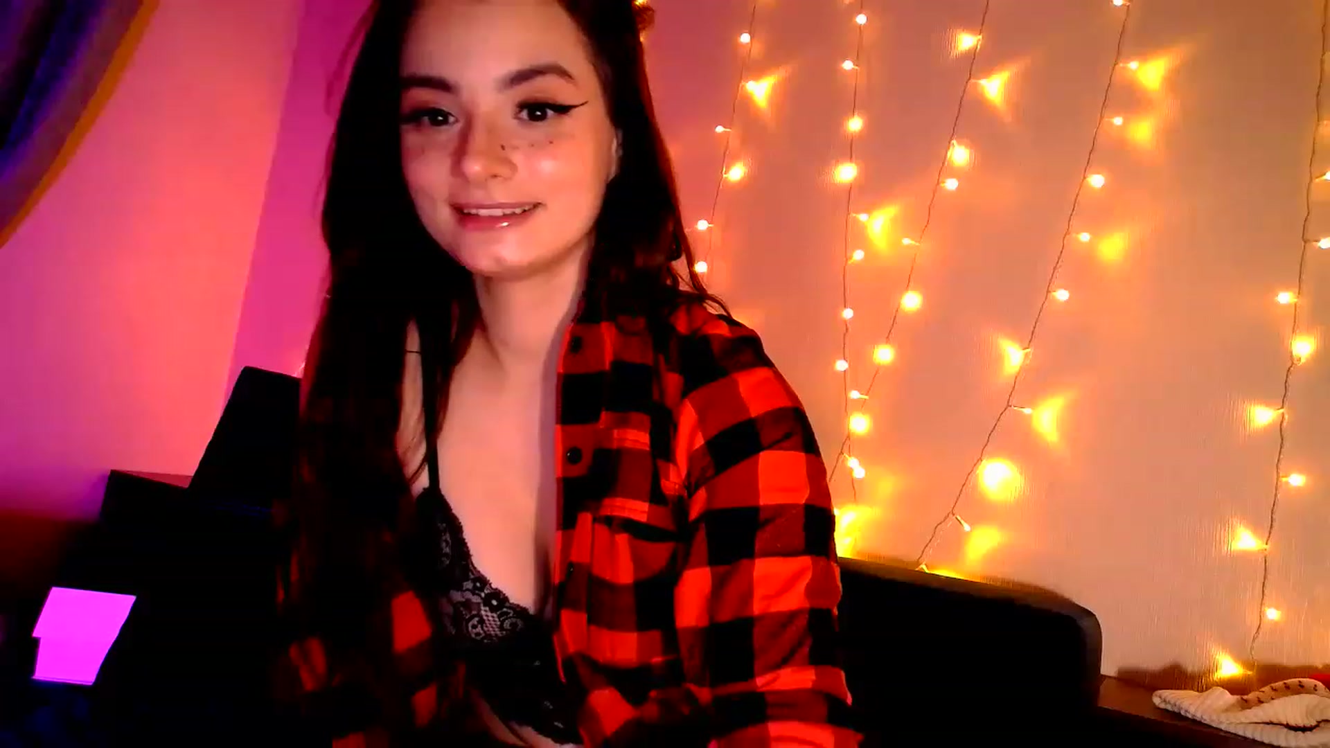 Gallery image thumbnail from Rose_n_Kiss's myfreecams stream on, 12/27/2022, 01:23 image 7 of 20