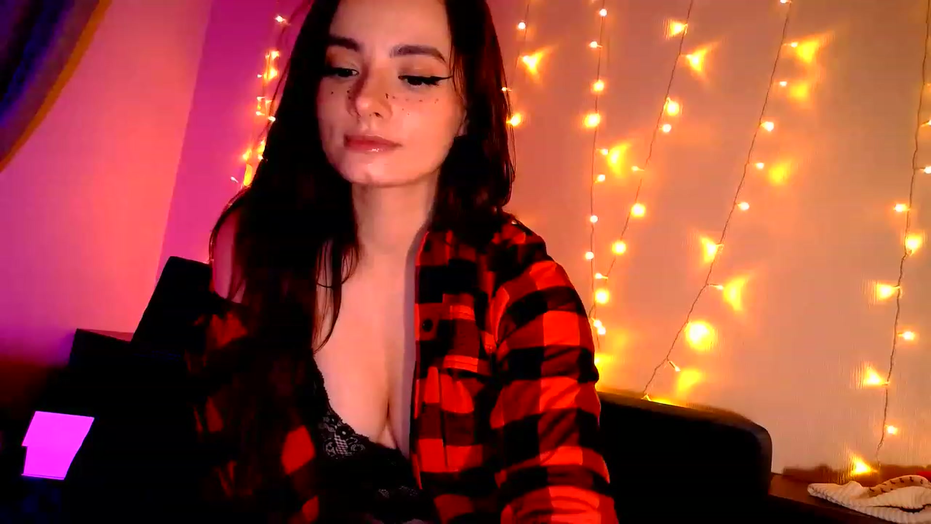 Gallery image thumbnail from Rose_n_Kiss's myfreecams stream on, 12/27/2022, 01:23 image 9 of 20