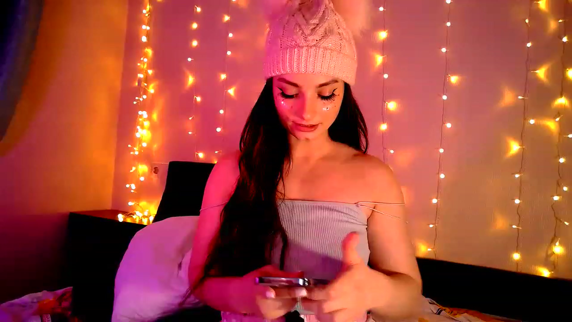 Gallery image thumbnail from Rose_n_Kiss's myfreecams stream on, 01/16/2023, 01:08 image 14 of 20
