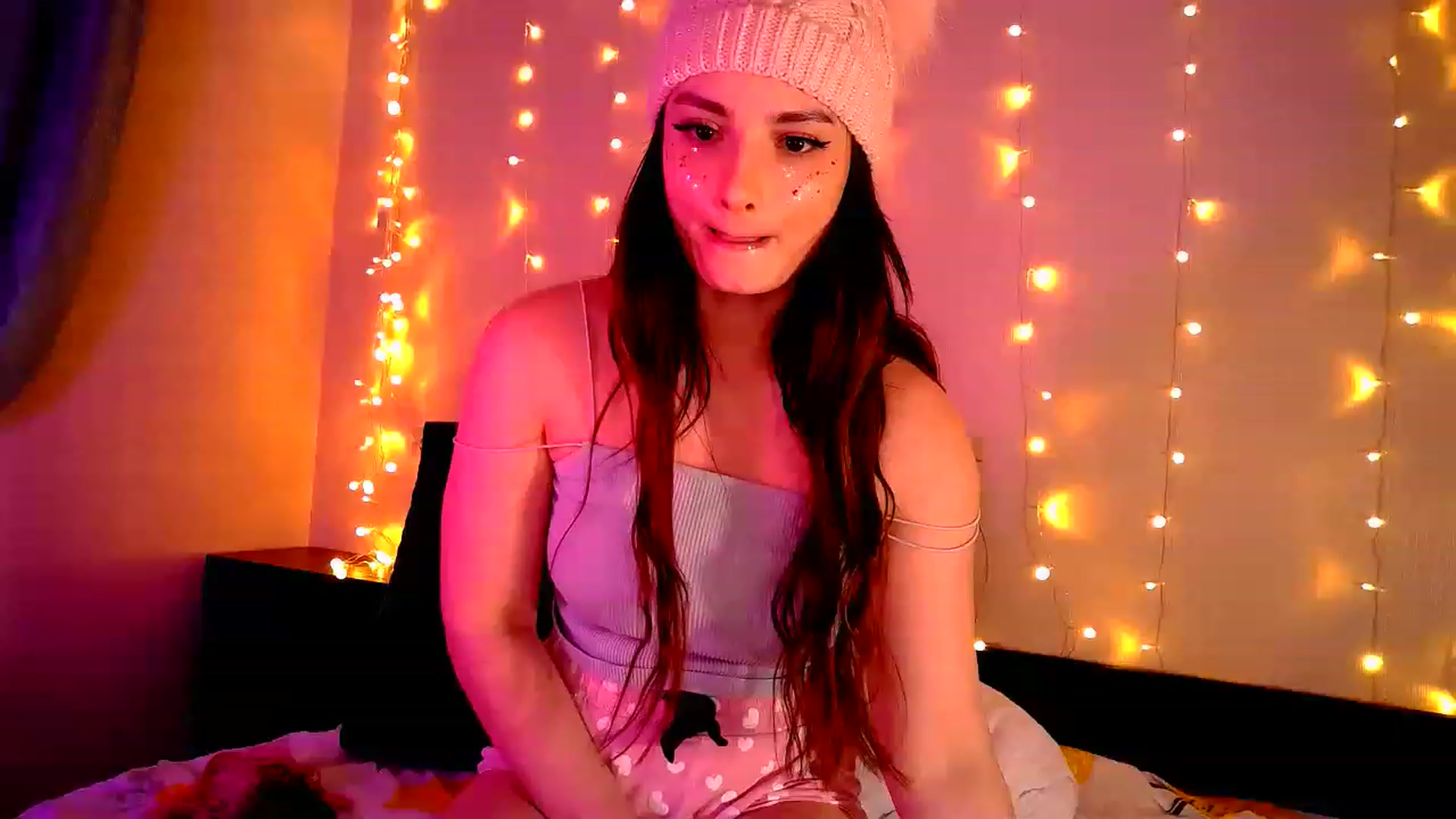 Gallery image thumbnail from Rose_n_Kiss's myfreecams stream on, 01/16/2023, 01:08 image 9 of 20