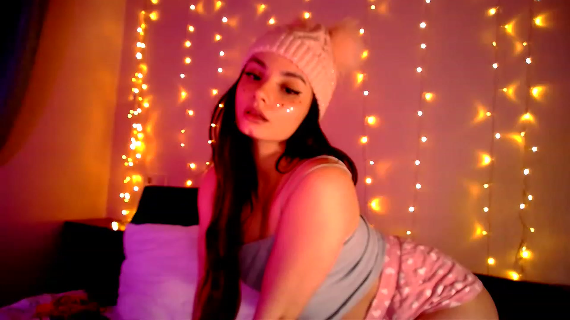 Gallery image thumbnail from Rose_n_Kiss's myfreecams stream on, 01/16/2023, 01:08 image 20 of 20