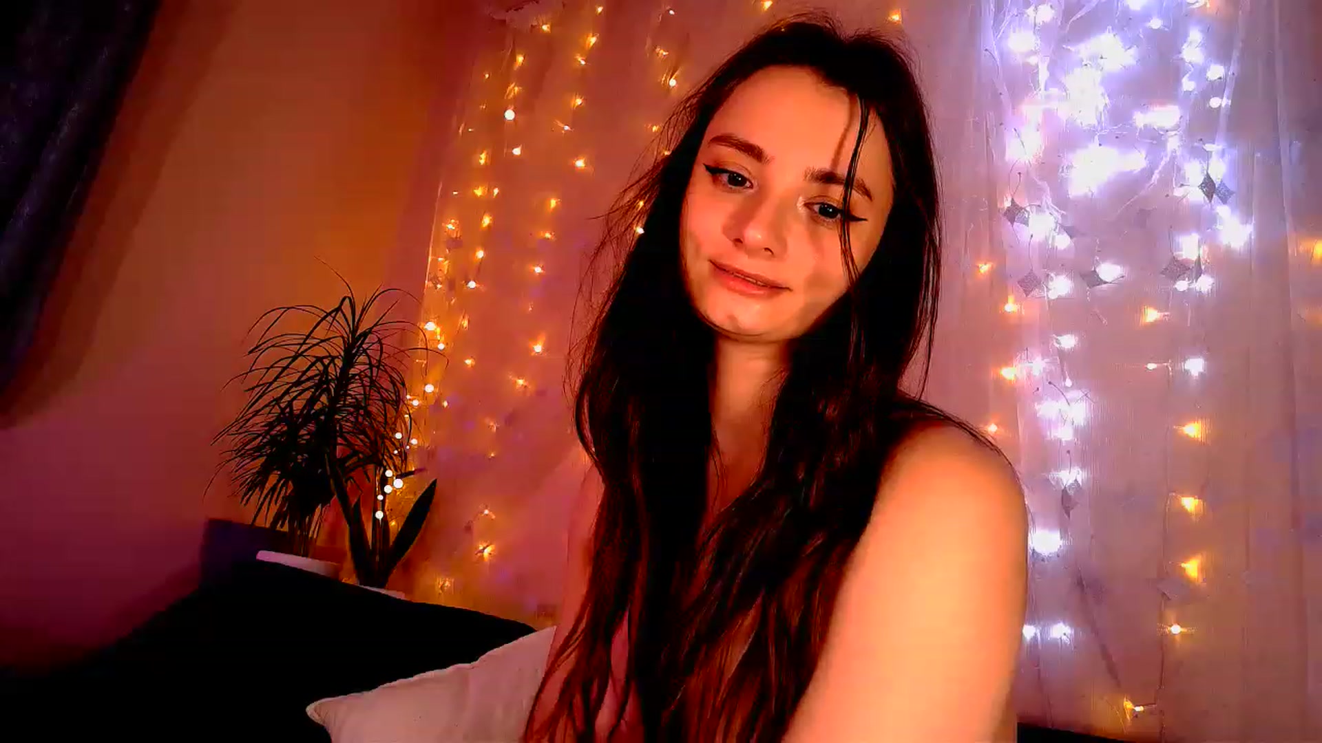 Gallery image thumbnail from Rose_n_Kiss's myfreecams stream on, 02/19/2023, 03:18 image 6 of 20