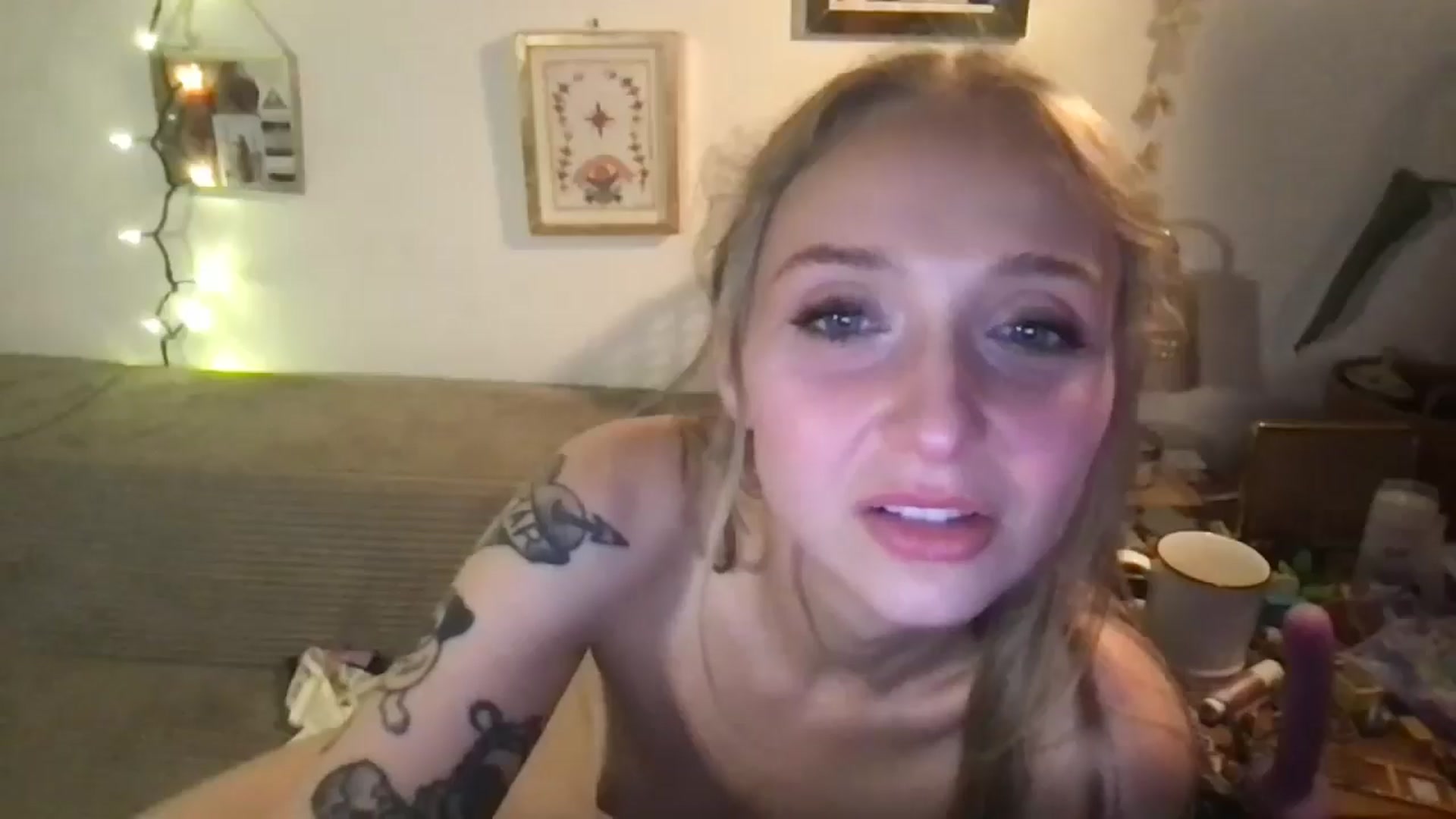 Gallery image thumbnail from Rose_puzzy69's myfreecams stream on, 12/17/2025, 06:26 image 8 of 20