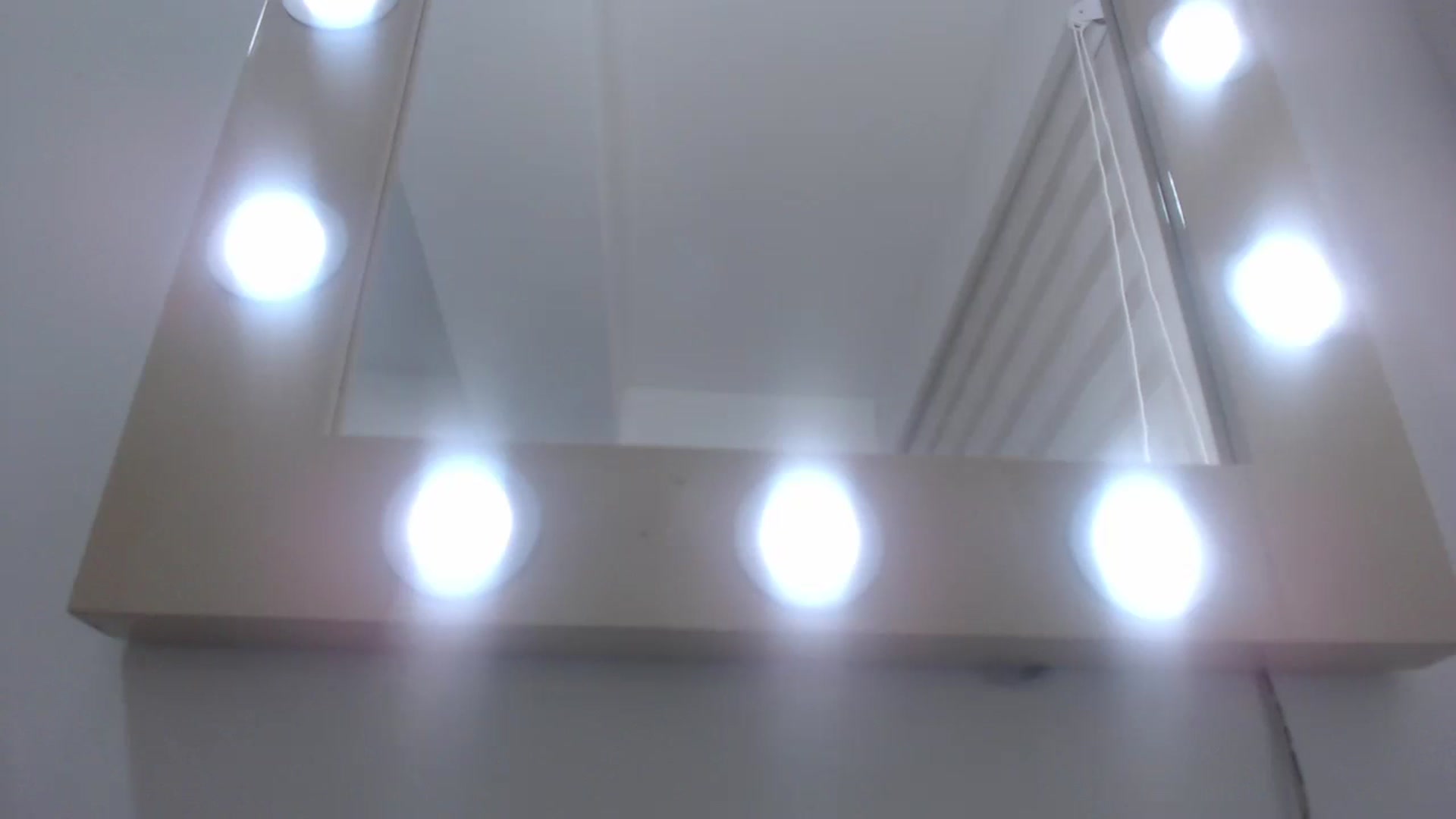 Gallery image thumbnail from Rosee_'s myfreecams stream on, 04/17/2023, 10:41 image 8 of 20