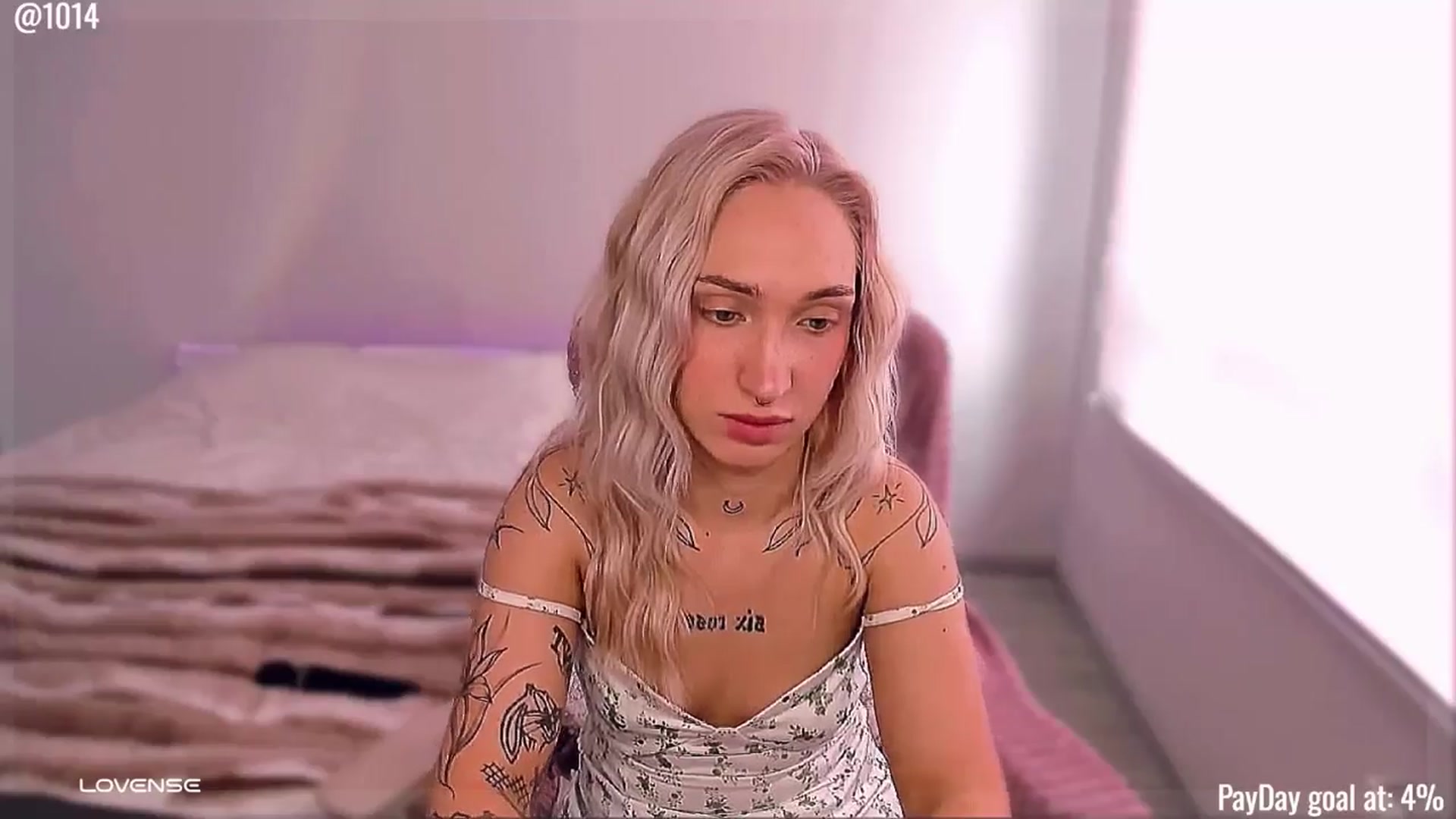 Gallery image thumbnail from Roselyn_'s myfreecams stream on, 04/21/2026, 06:46 image 19 of 20
