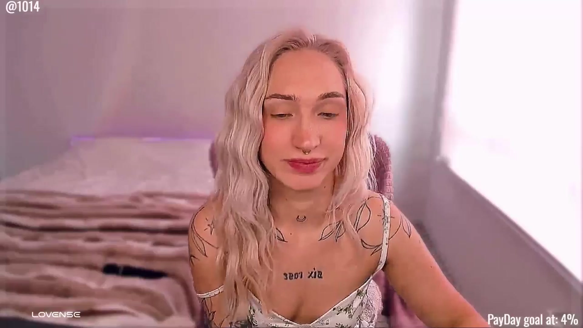 Gallery image thumbnail from Roselyn_'s myfreecams stream on, 04/21/2026, 06:46 image 2 of 20