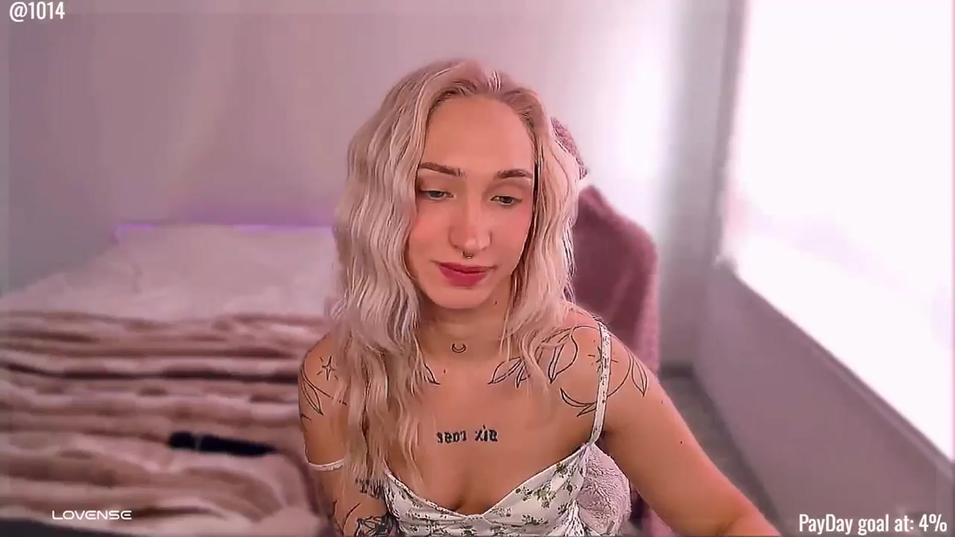 Gallery image thumbnail from Roselyn_'s myfreecams stream on, 04/21/2026, 06:46 image 3 of 20