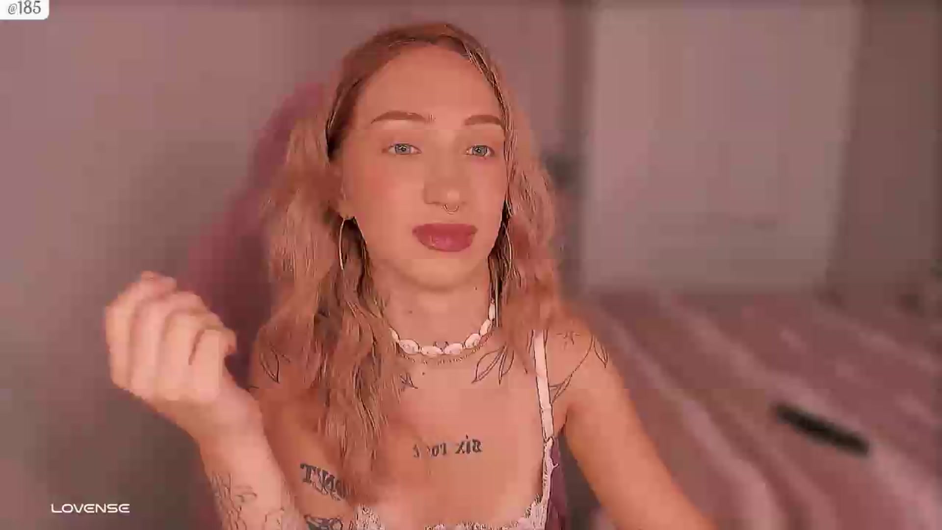 Gallery image thumbnail from Roselyn_'s myfreecams stream on, 09/08/2026, 06:32 image 1 of 20