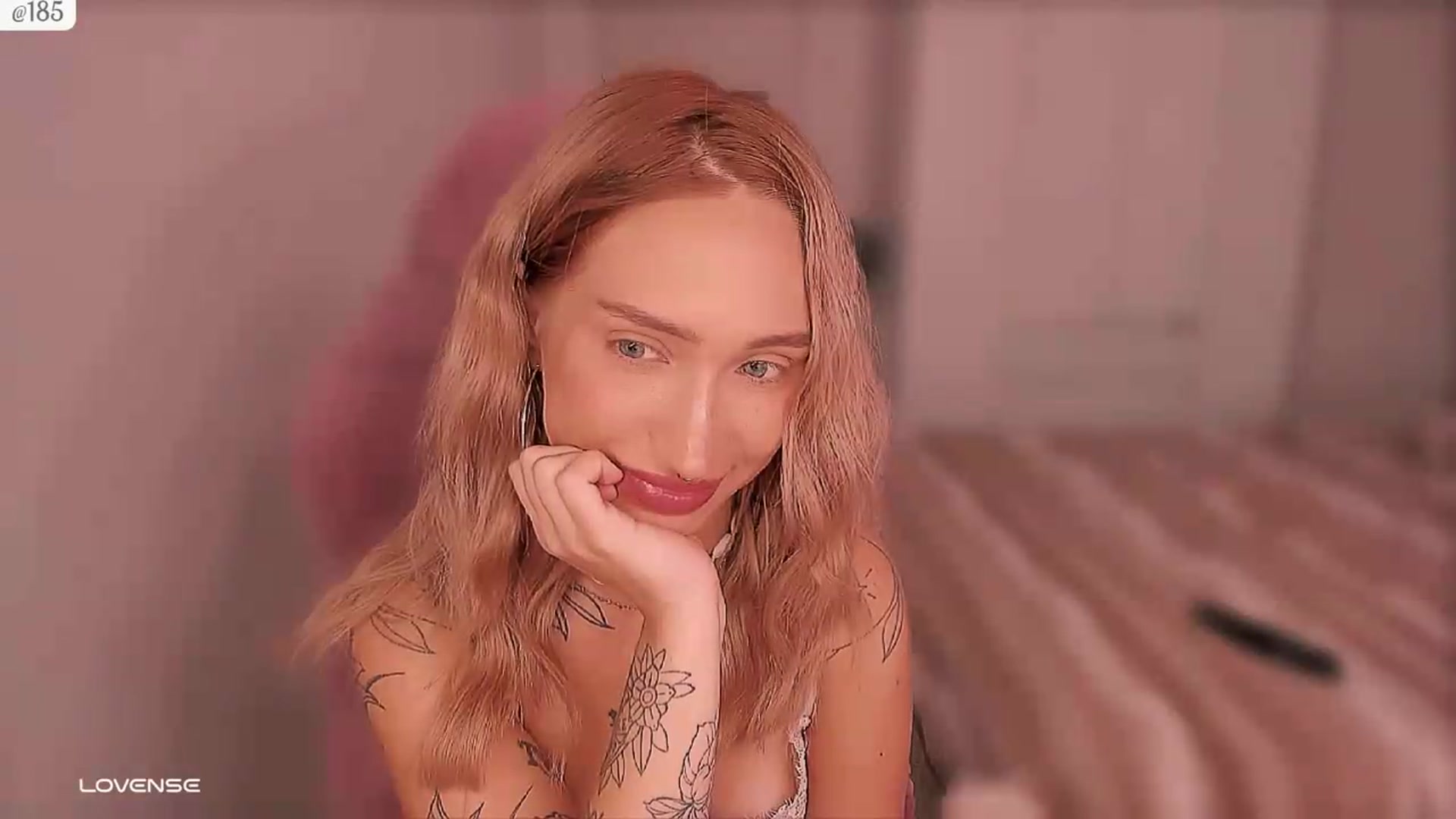 Gallery image thumbnail from Roselyn_'s myfreecams stream on, 09/08/2026, 06:32 image 9 of 20