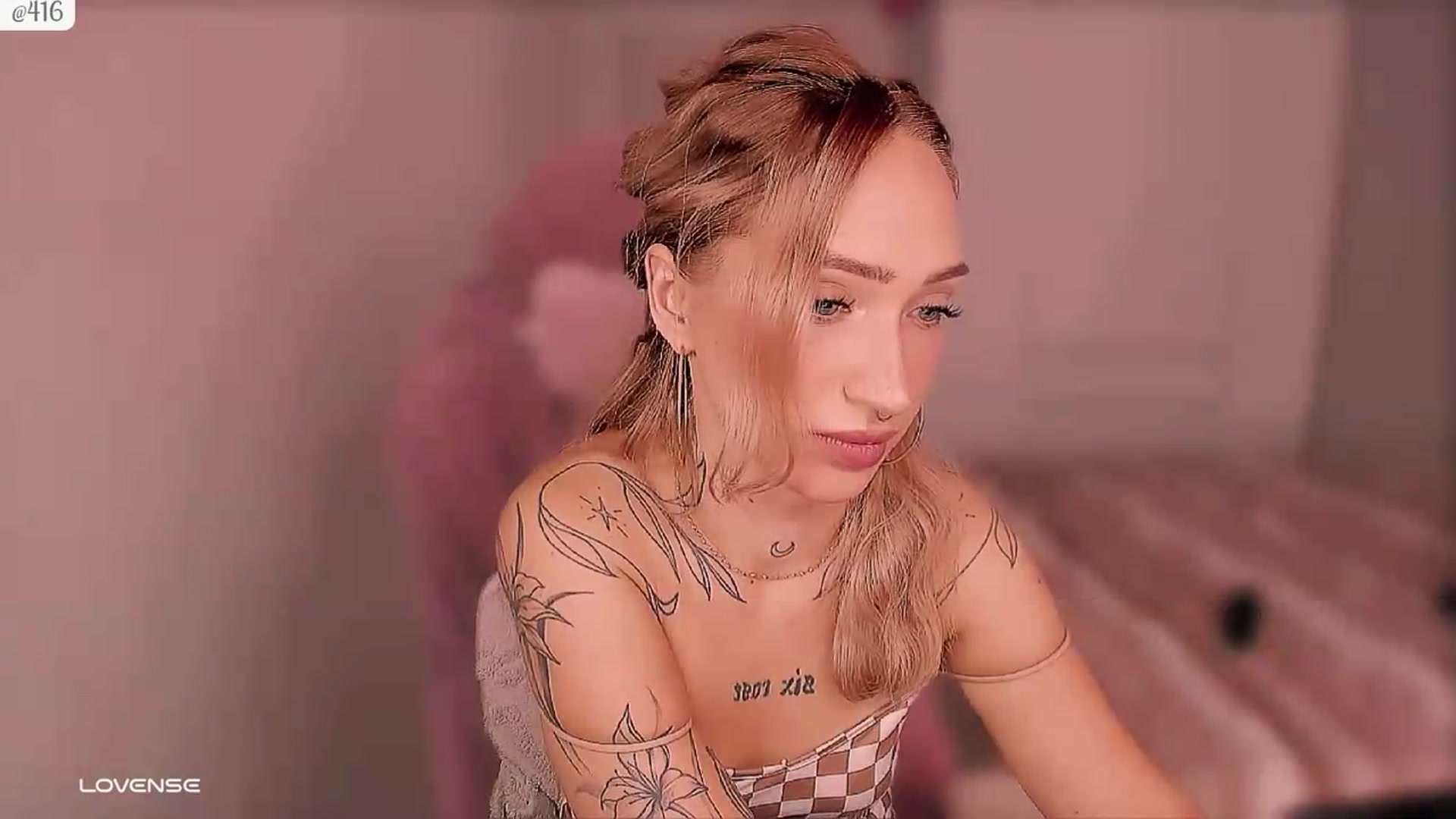 Gallery image thumbnail from Roselyn_'s myfreecams stream on, 09/14/2026, 04:39 image 3 of 20