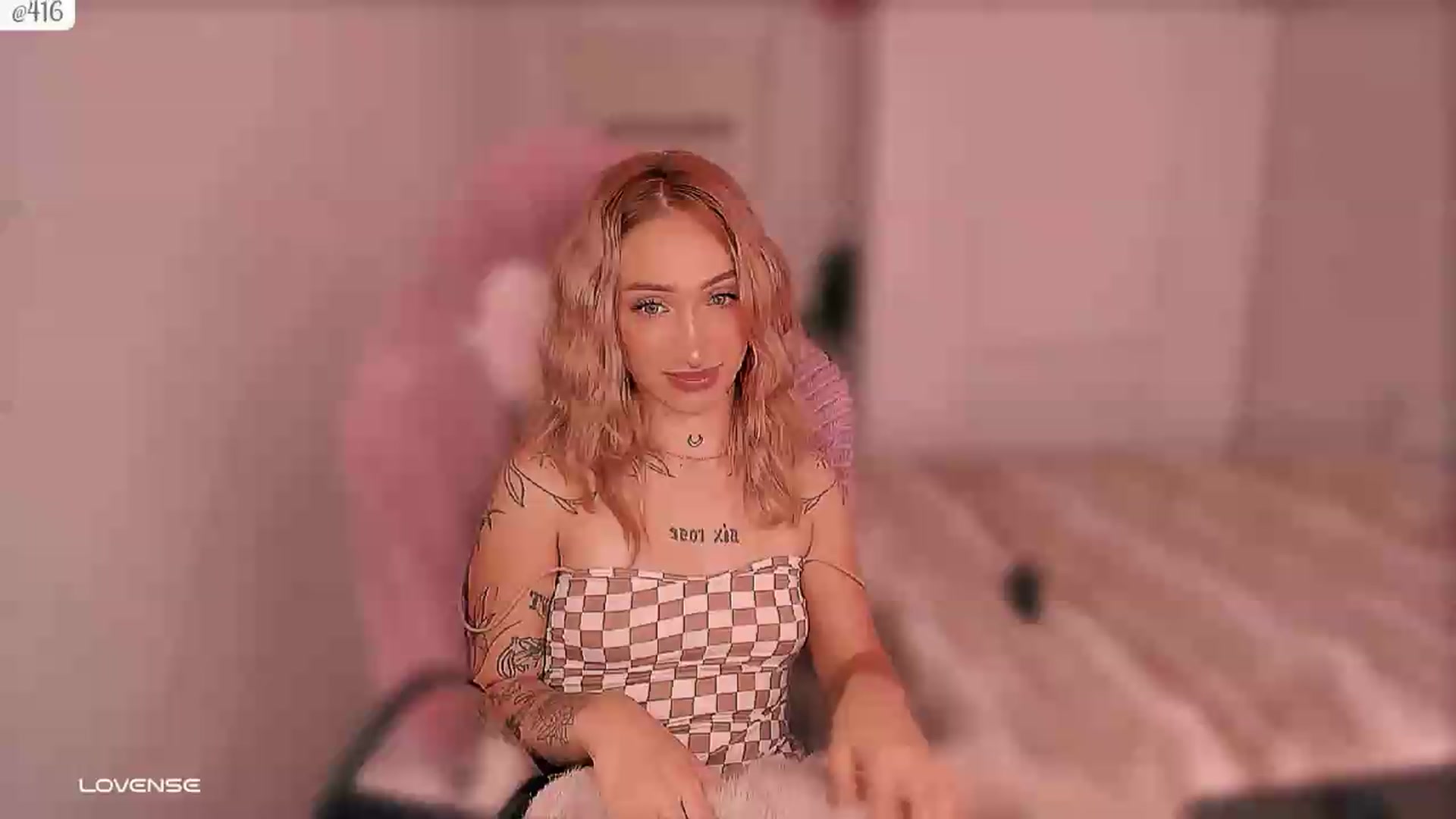 Gallery image thumbnail from Roselyn_'s myfreecams stream on, 09/14/2026, 04:39 image 15 of 20