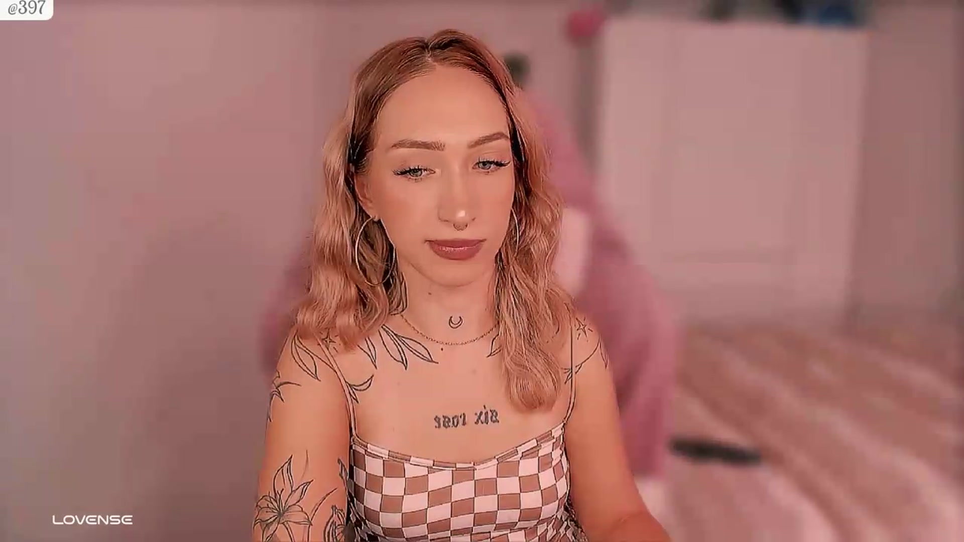Gallery image thumbnail from Roselyn_'s myfreecams stream on, 09/14/2026, 05:53 image 18 of 20