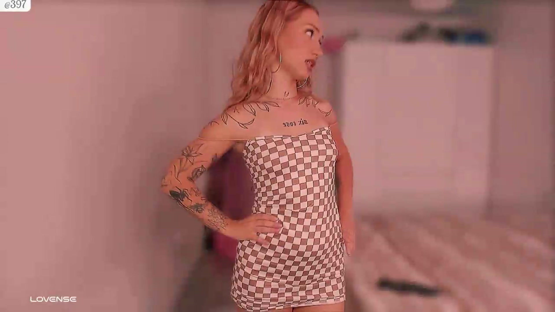 Gallery image thumbnail from Roselyn_'s myfreecams stream on, 09/14/2026, 05:53 image 10 of 20