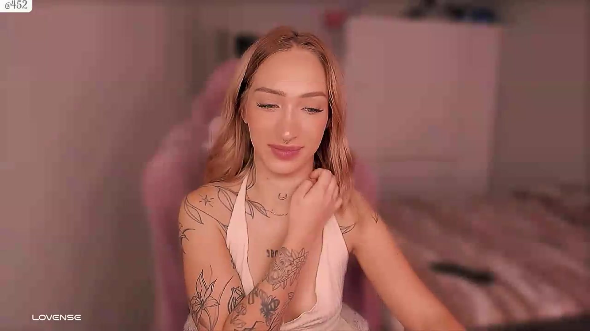 Gallery image thumbnail from Roselyn_'s myfreecams stream on, 09/17/2026, 03:12 image 19 of 20