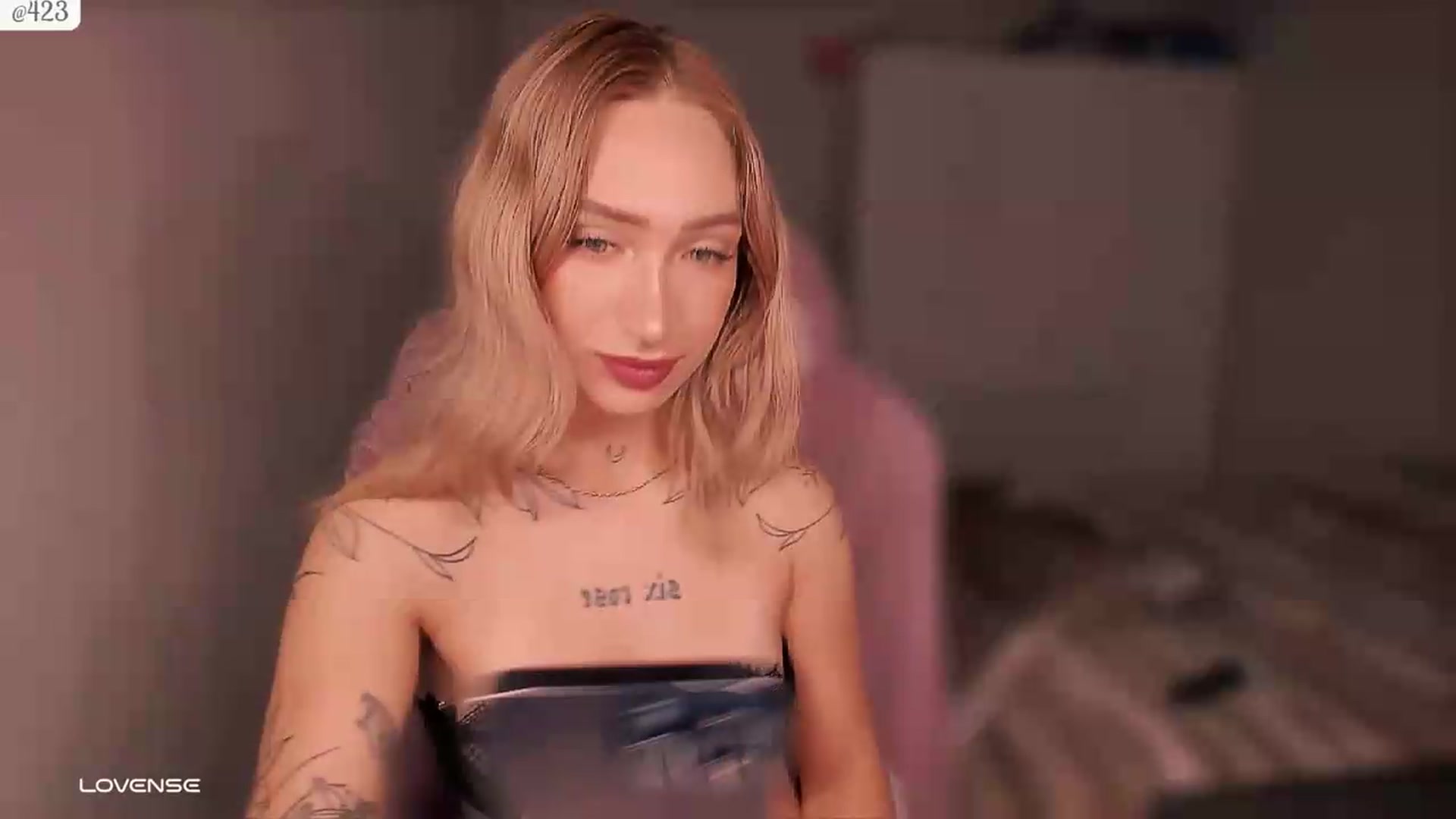 Gallery image thumbnail from Roselyn_'s myfreecams stream on, 09/18/2026, 03:17 image 3 of 20