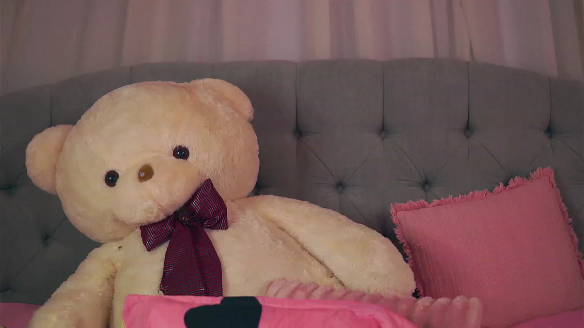 Gallery image thumbnail from RosemaryEvans's myfreecams stream on, 12/11/2022, 21:07 image 15 of 20