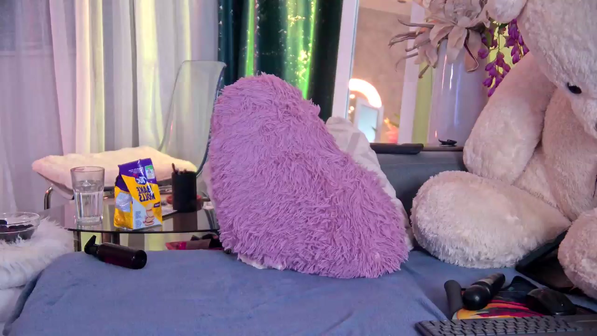 Gallery image thumbnail from RosemaryEvans's myfreecams stream on, 08/25/2026, 01:20 image 13 of 20