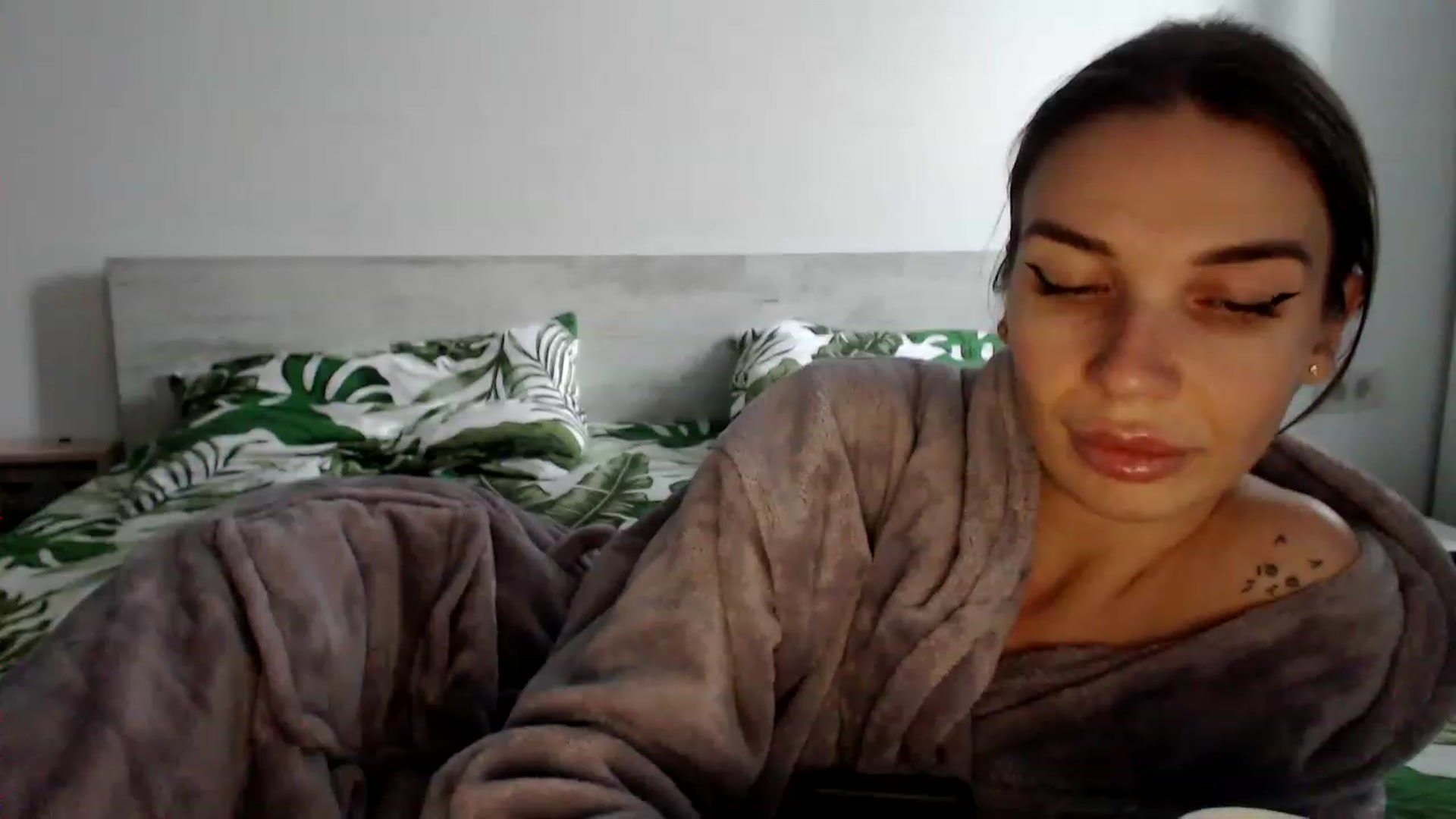 Gallery image thumbnail from RosesLovee's myfreecams stream on, 12/16/2022, 13:59 image 14 of 20