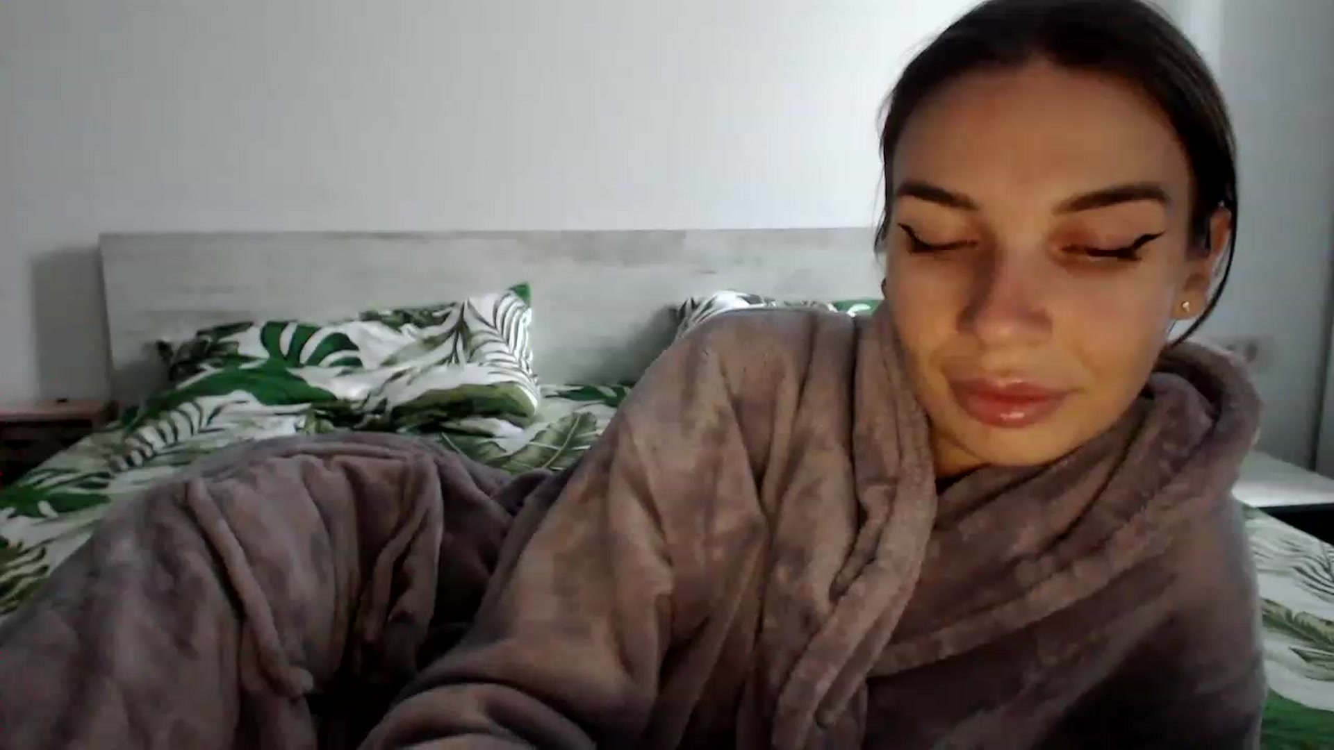 Gallery image thumbnail from RosesLovee's myfreecams stream on, 12/16/2022, 13:59 image 6 of 20