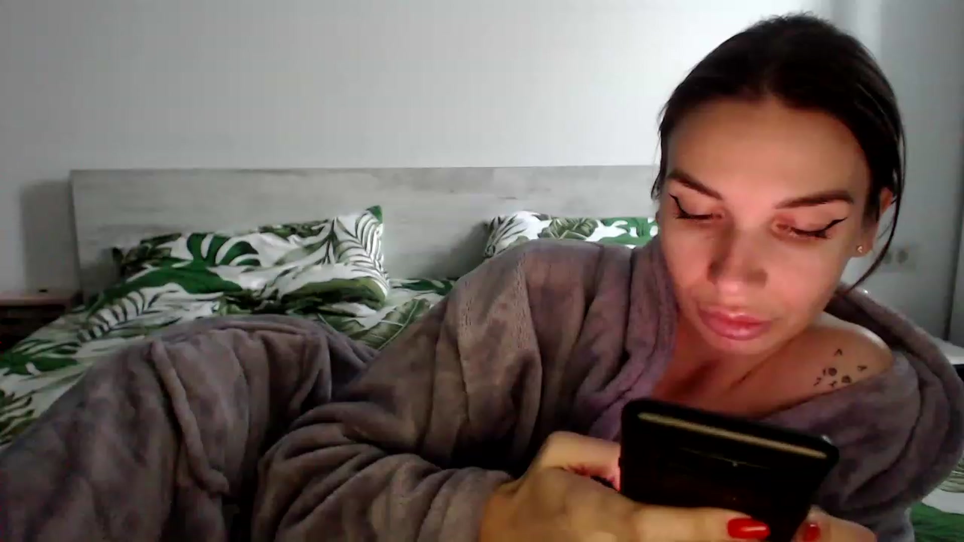 Gallery image thumbnail from RosesLovee's myfreecams stream on, 12/16/2022, 13:59 image 18 of 20
