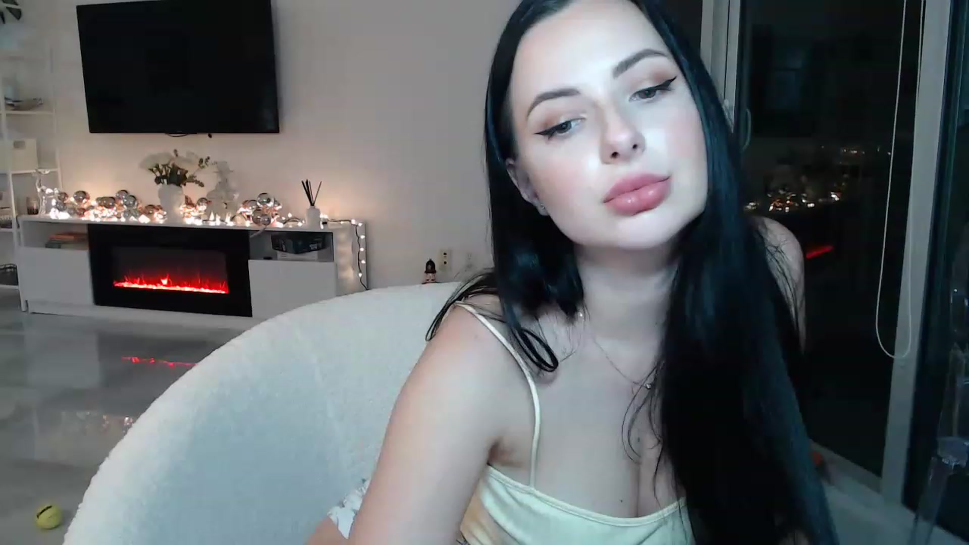 Gallery image thumbnail from Rosesforana's myfreecams stream on, 11/21/2022, 02:46 image 2 of 20