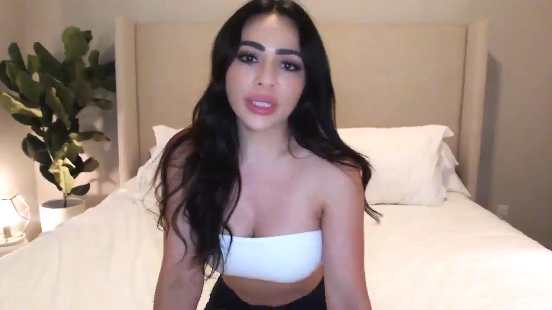Gallery image thumbnail from Rosesxo's myfreecams stream on, 08/07/2023, 24:45 image 2 of 20