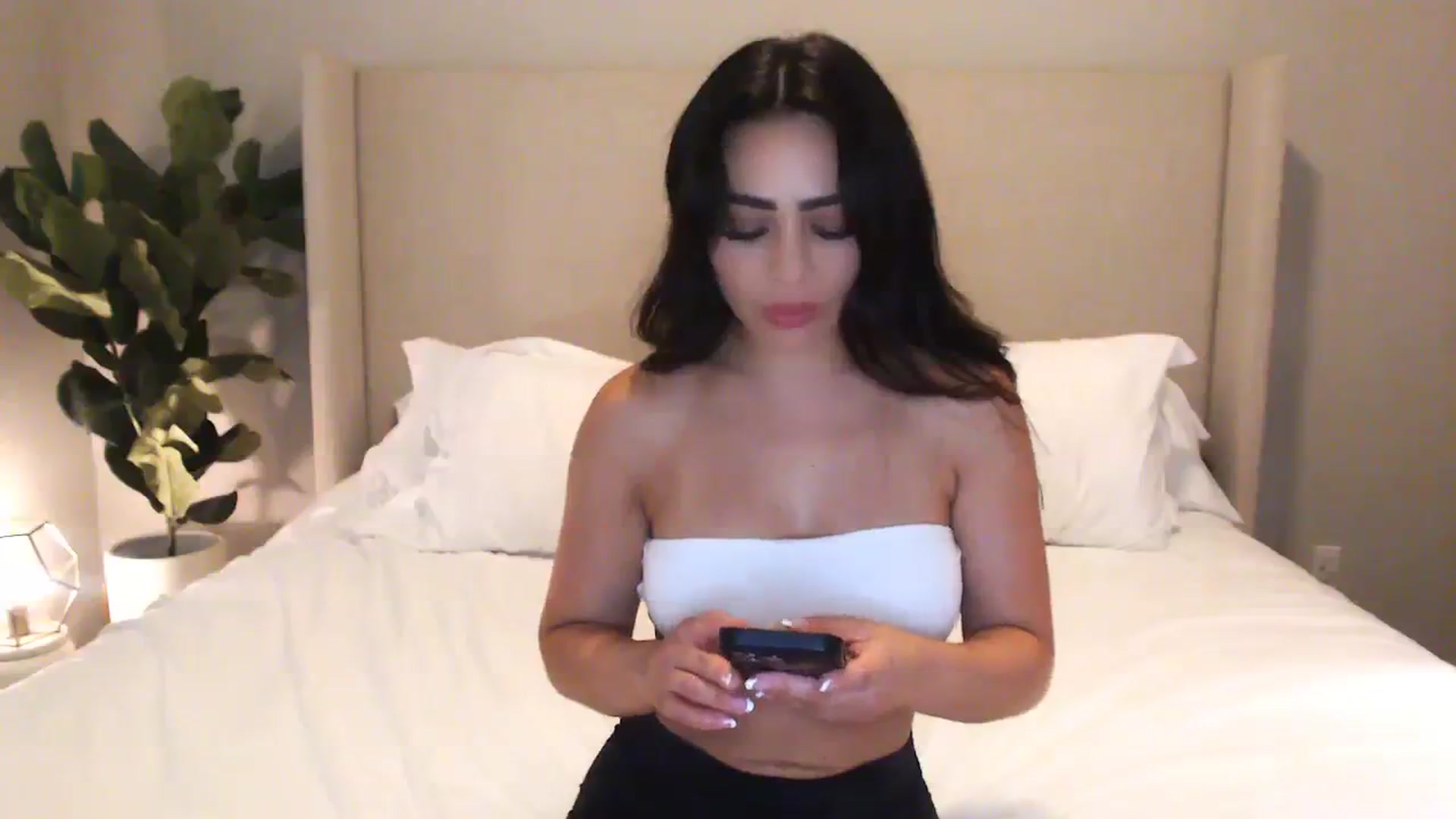 Gallery image thumbnail from Rosesxo's myfreecams stream on, 08/07/2023, 24:45 image 8 of 20