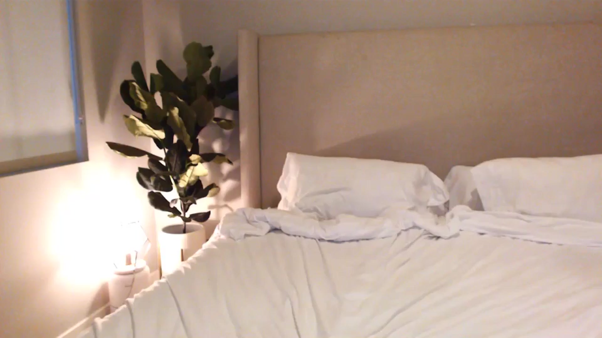 Gallery image thumbnail from Rosesxo's myfreecams stream on, 10/03/2023, 24:58 image 17 of 20