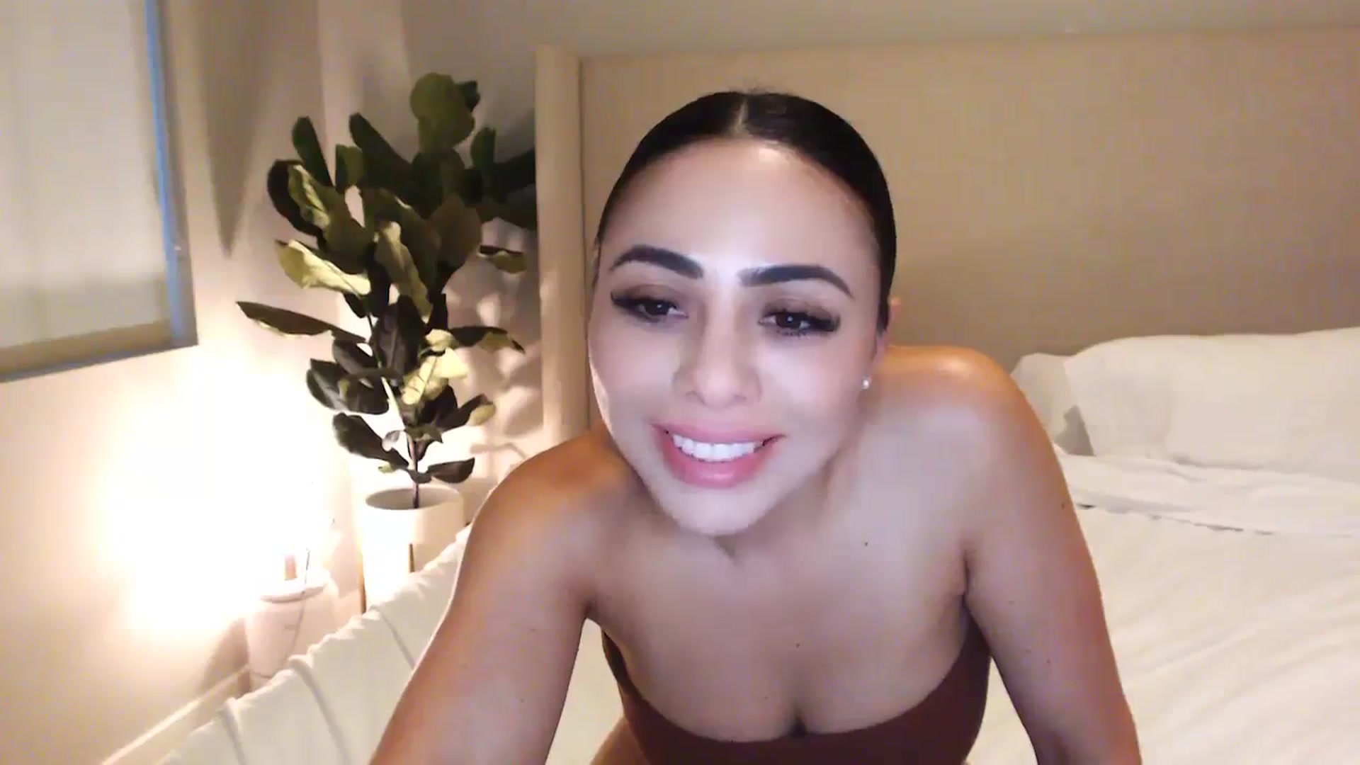 Gallery image thumbnail from Rosesxo's myfreecams stream on, 10/03/2023, 24:58 image 13 of 20