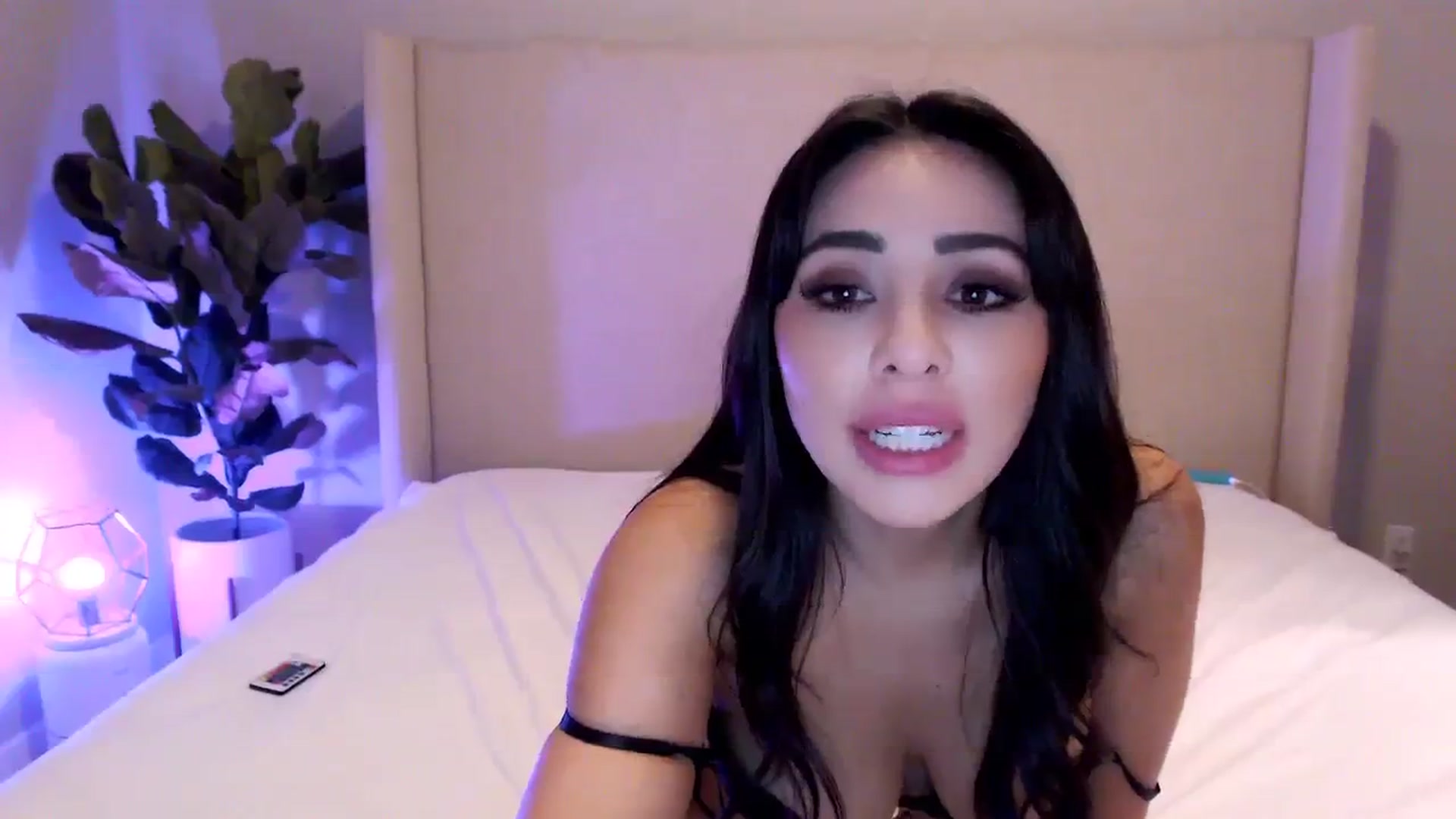 Gallery image thumbnail from Rosesxo's myfreecams stream on, 01/03/2024, 07:59 image 13 of 20