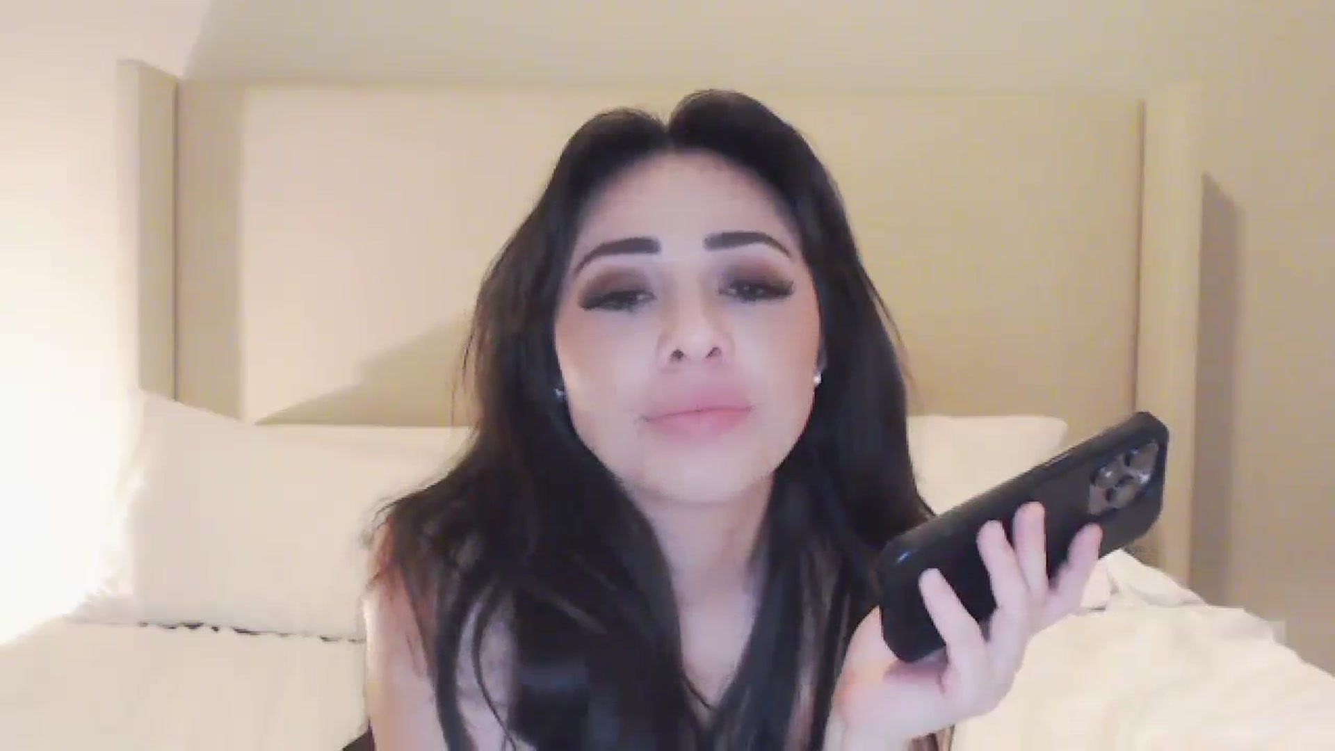 Gallery image thumbnail from Rosesxo's myfreecams stream on, 02/27/2024, 10:51 image 8 of 20