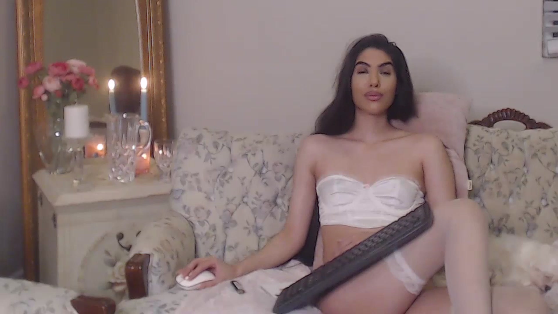 Gallery image thumbnail from RosewaterMFC's myfreecams stream on, 07/01/2023, 04:18 image 18 of 20