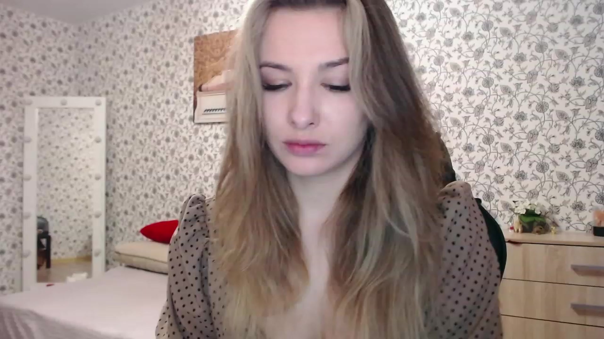 Gallery image thumbnail from RosieRosa's myfreecams stream on, 11/15/2022, 05:15 image 16 of 20